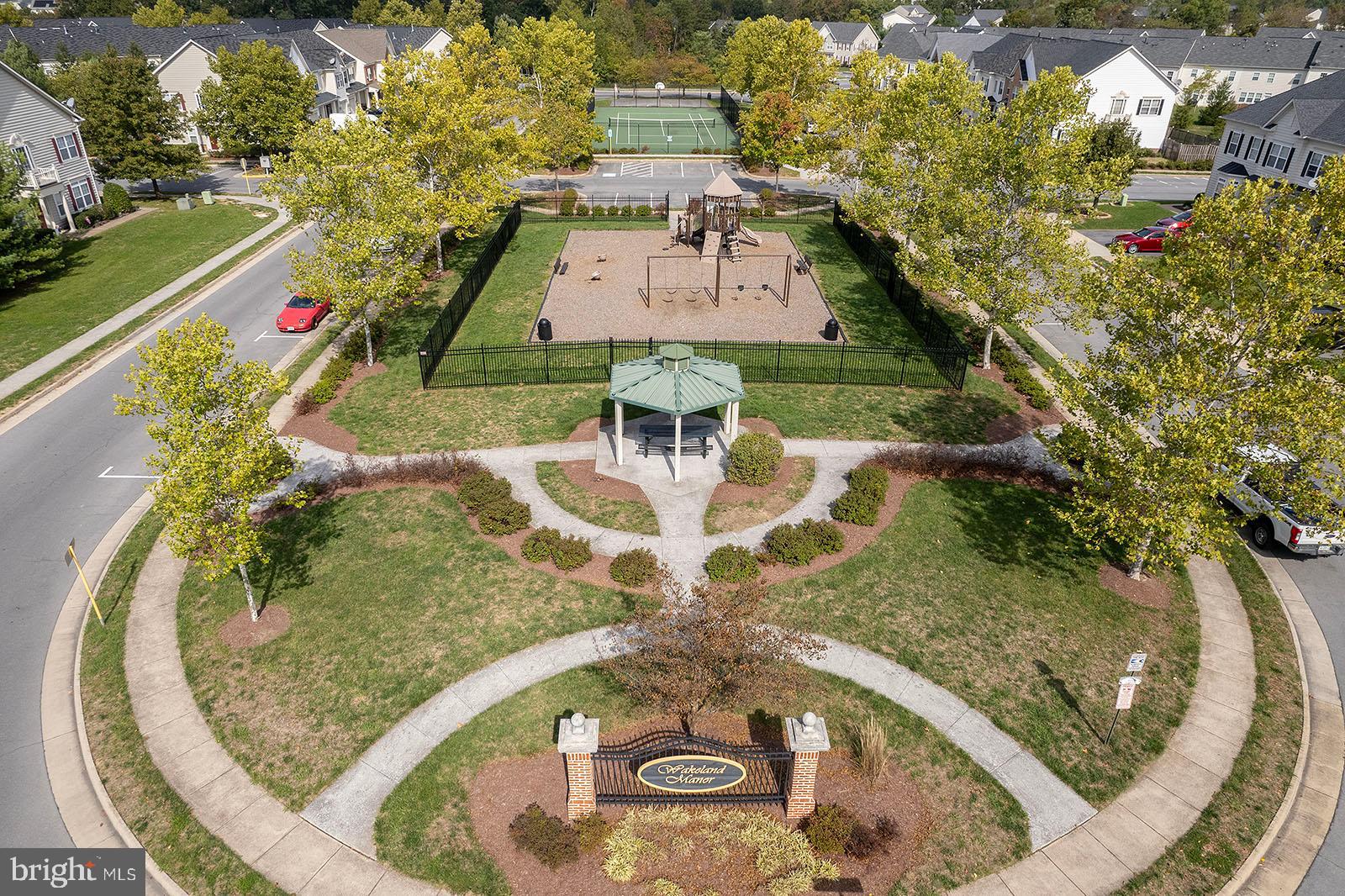 WAKELAND MANOR - Residential