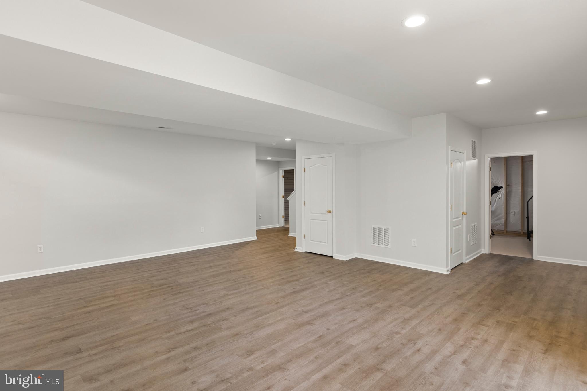 WAKELAND MANOR - Residential