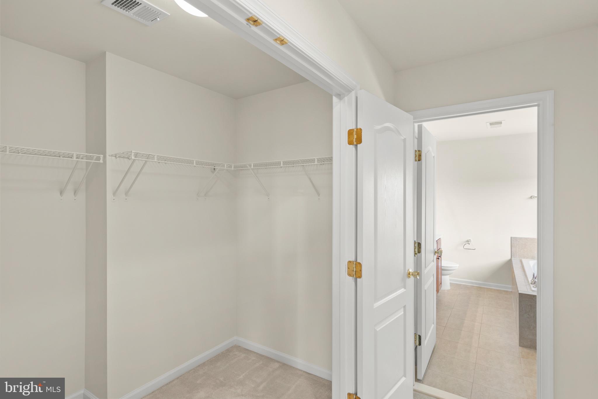 WAKELAND MANOR - Residential