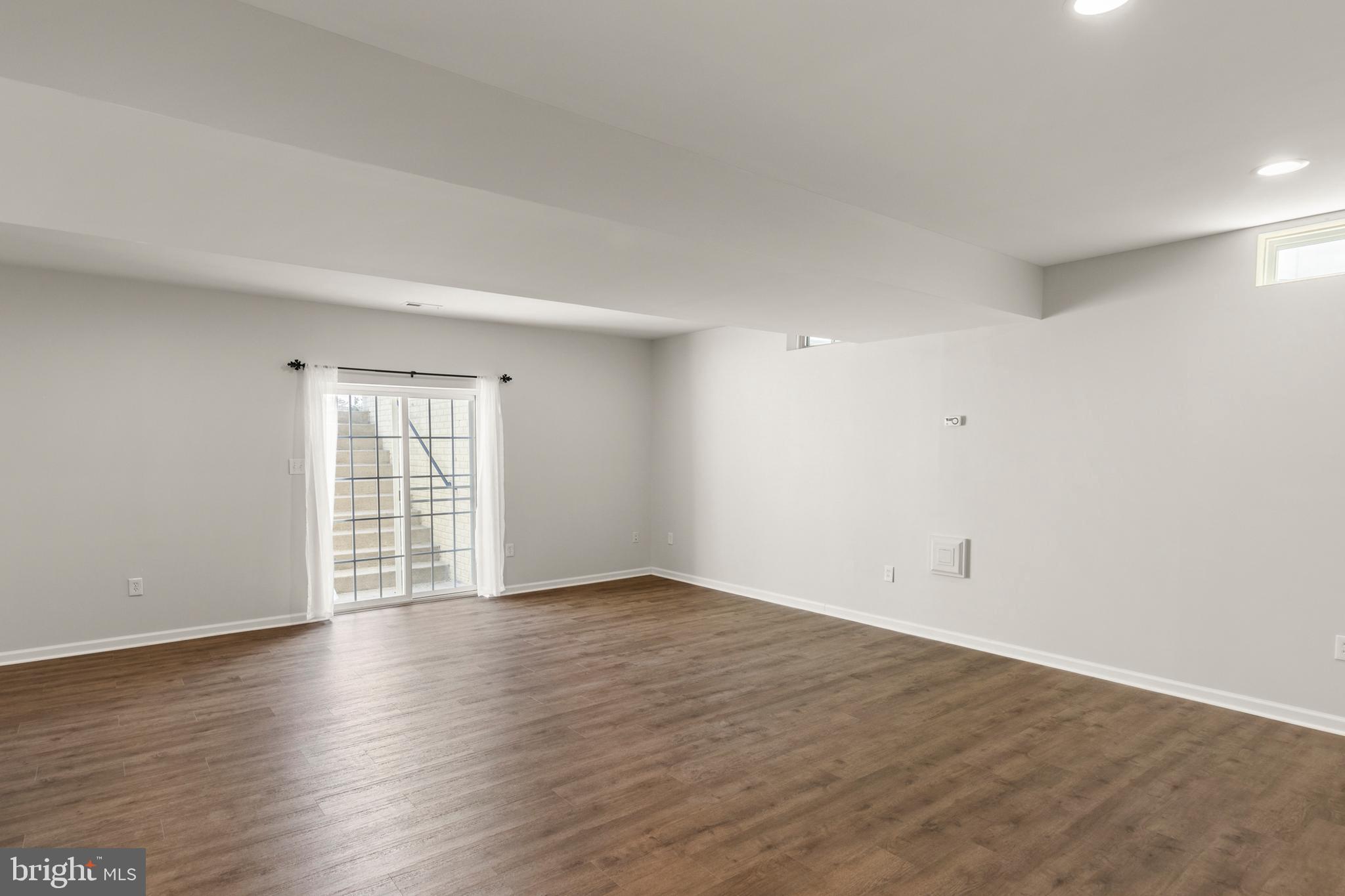 WAKELAND MANOR - Residential