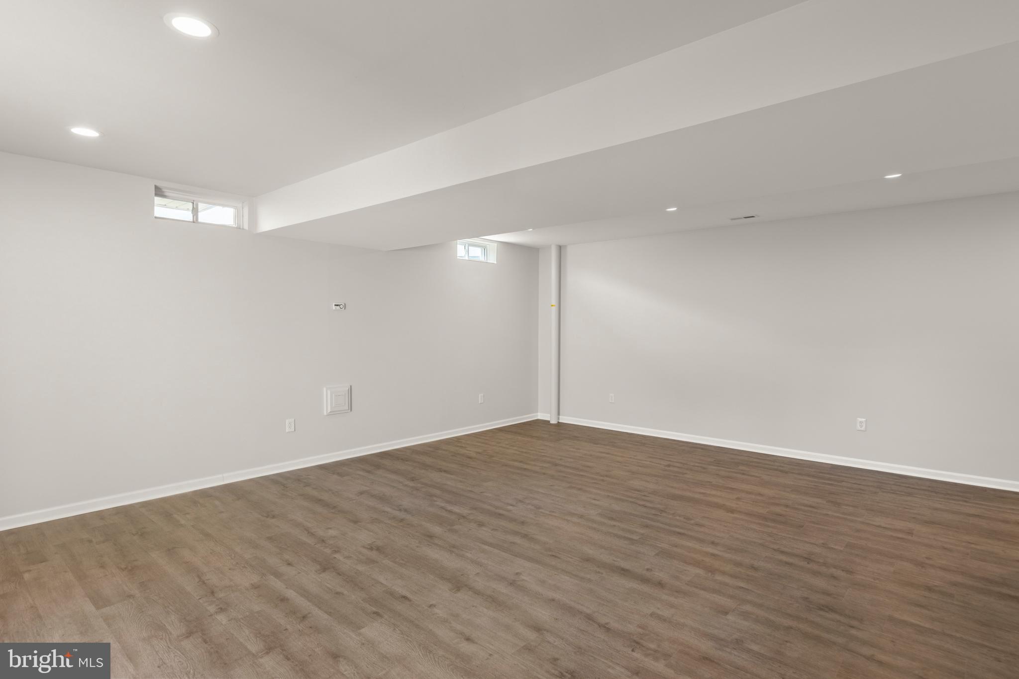 WAKELAND MANOR - Residential