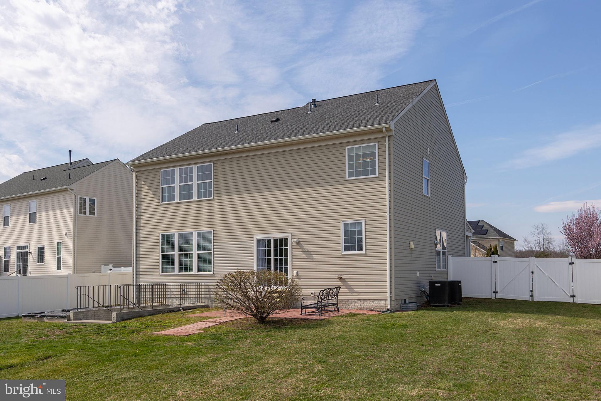 WAKELAND MANOR - Residential