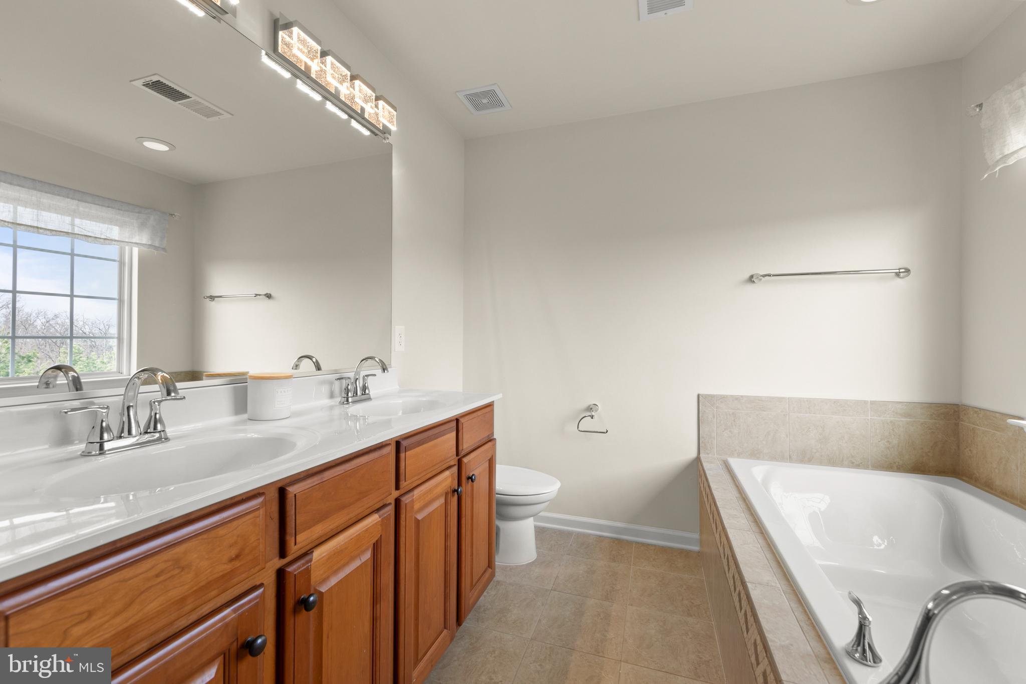 WAKELAND MANOR - Residential