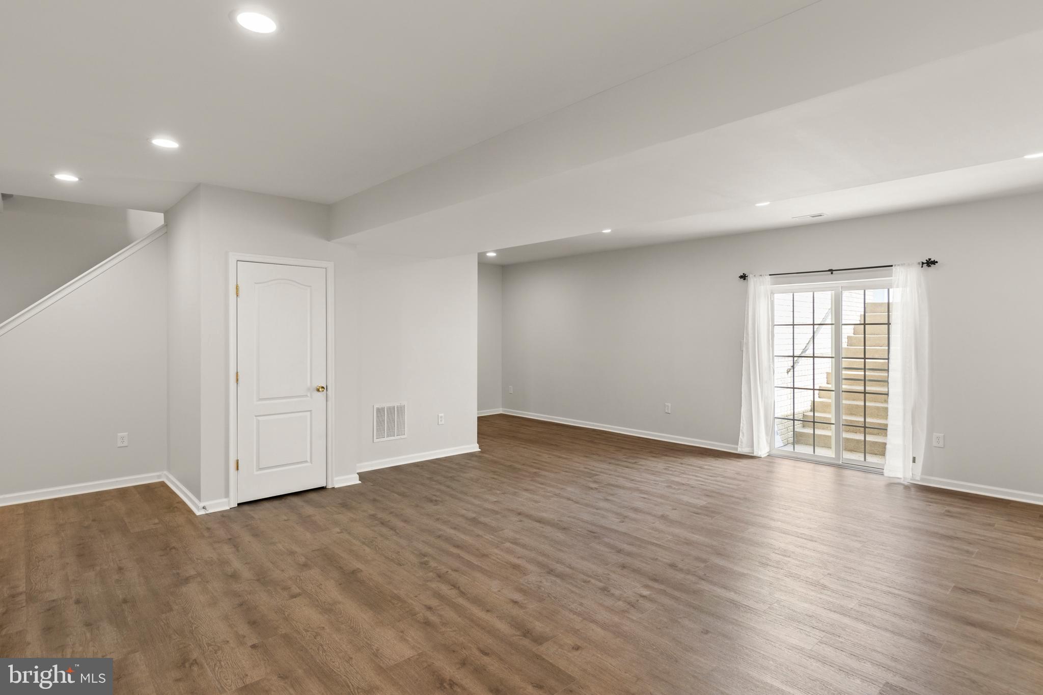 WAKELAND MANOR - Residential