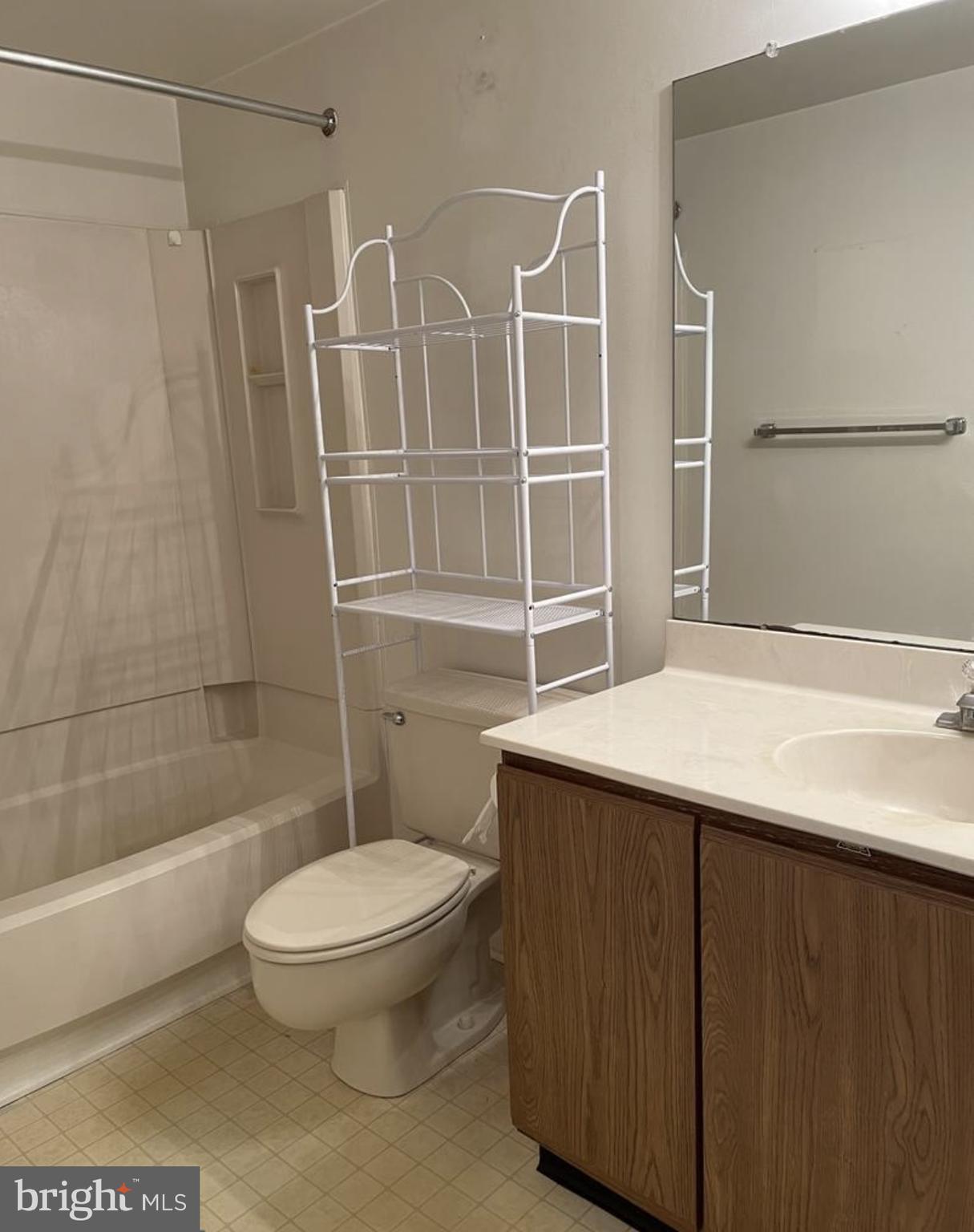 VILLAGE SHIRES - Residential Lease