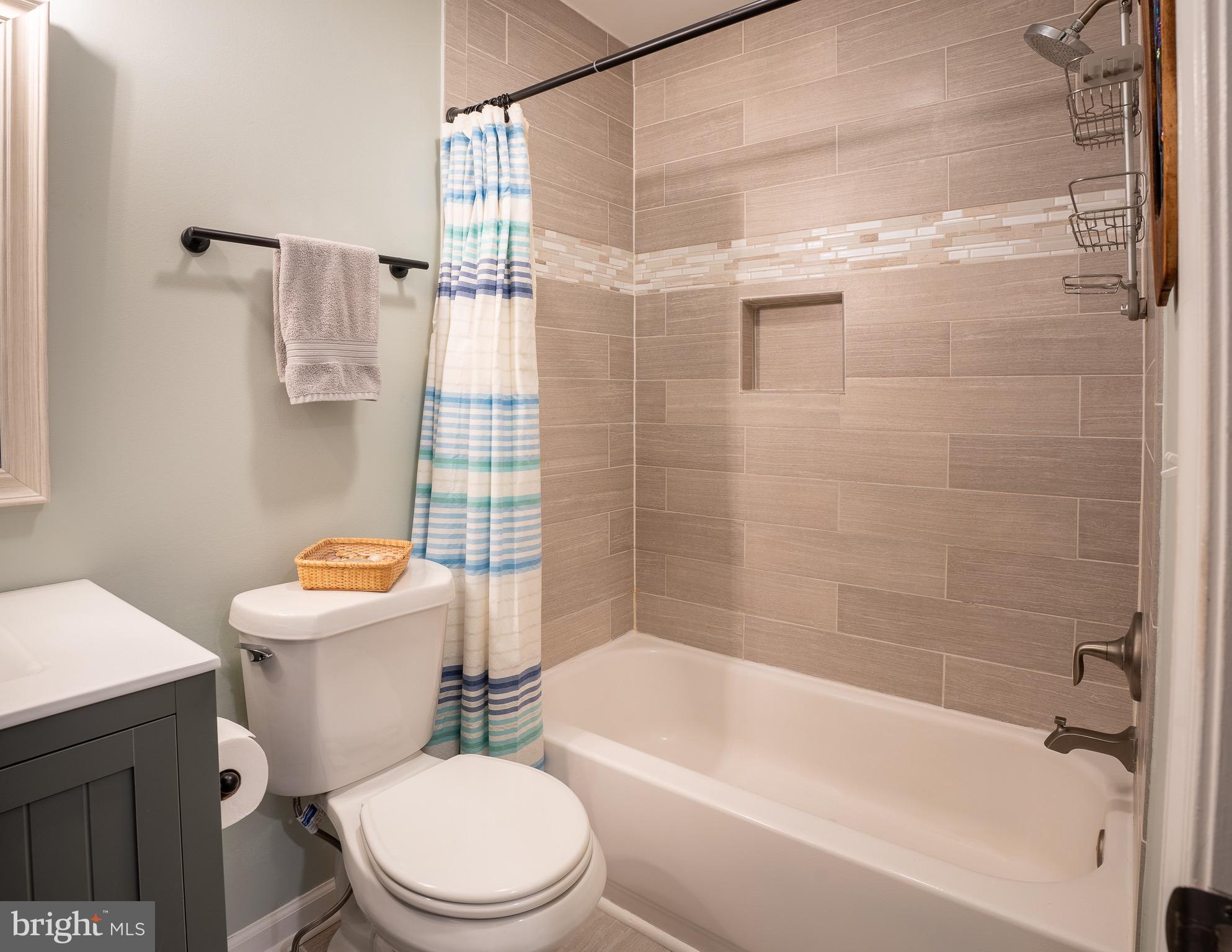 OYSTER HARBOR - Residential