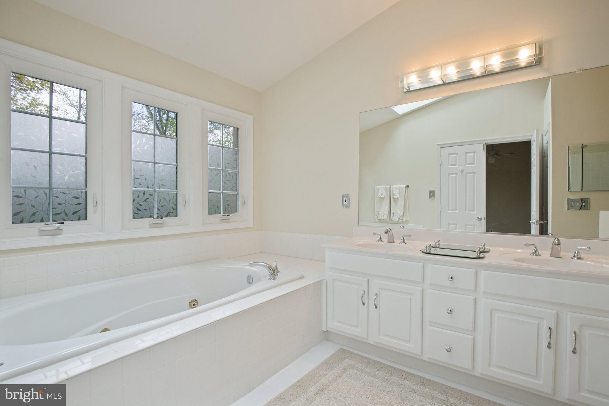 CRESTMONT TOWNHOUSES - Residential