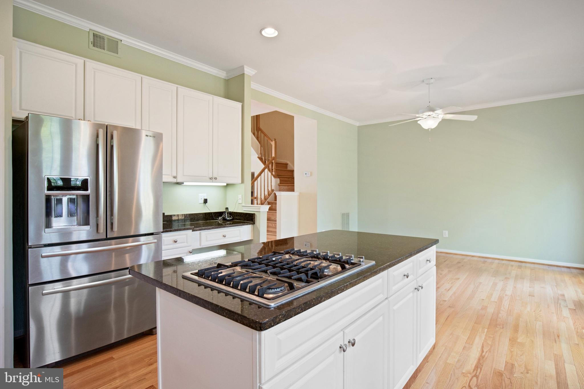 CRESTMONT TOWNHOUSES - Residential