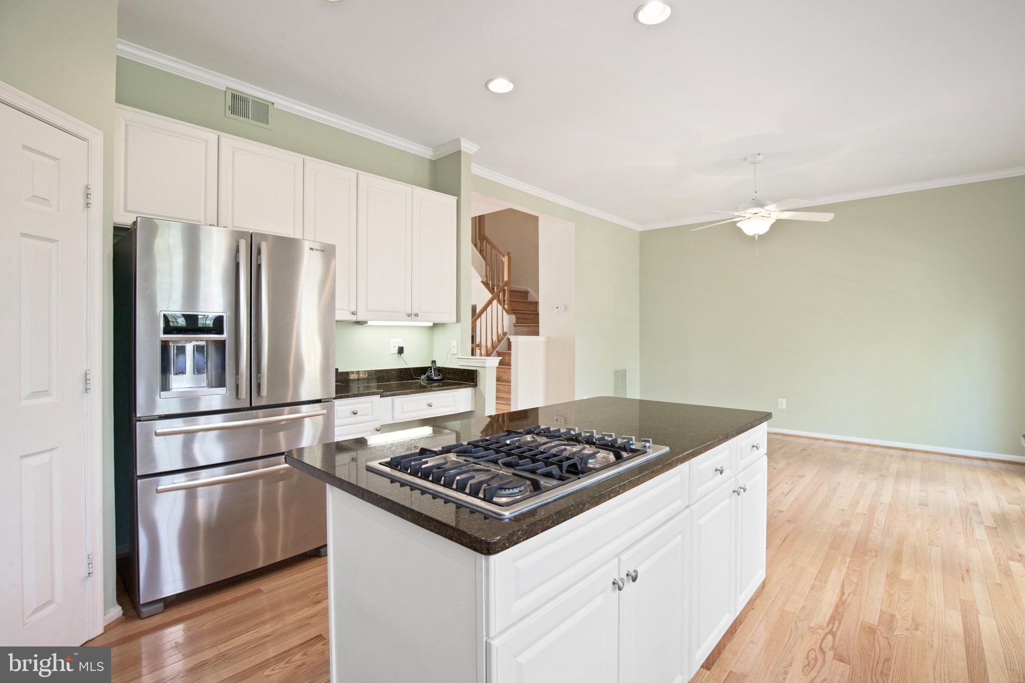 CRESTMONT TOWNHOUSES - Residential