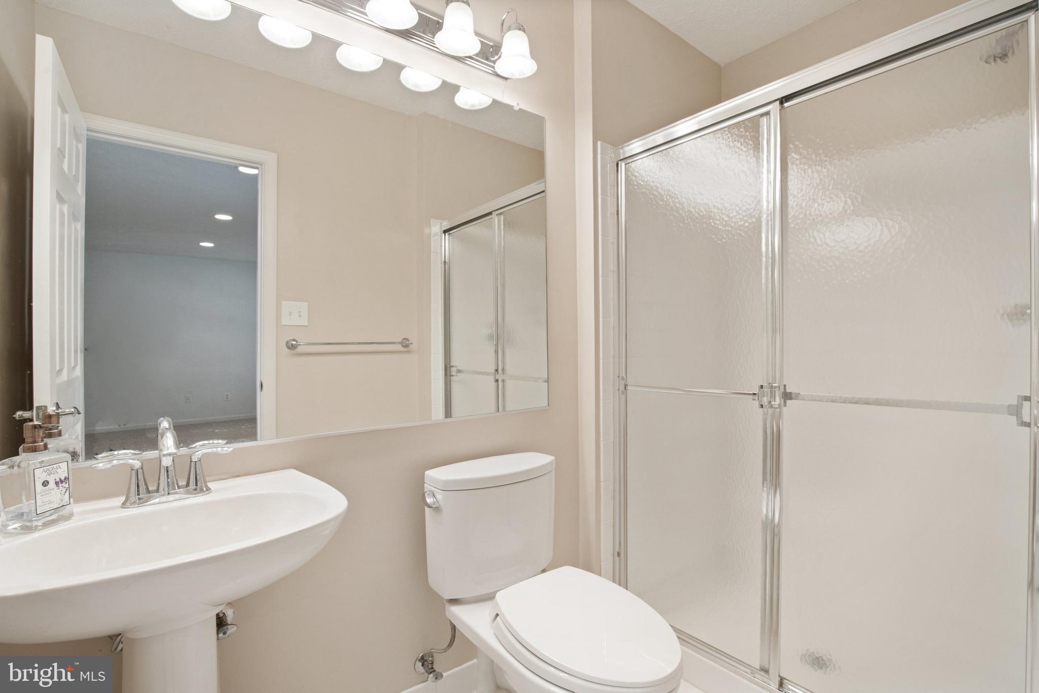 CRESTMONT TOWNHOUSES - Residential