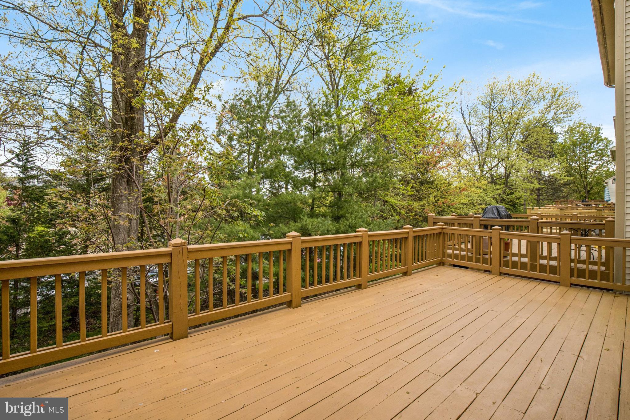 CRESTMONT TOWNHOUSES - Residential