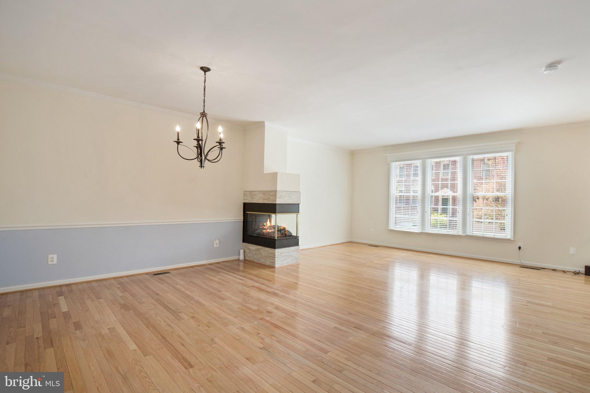 CRESTMONT TOWNHOUSES - Residential