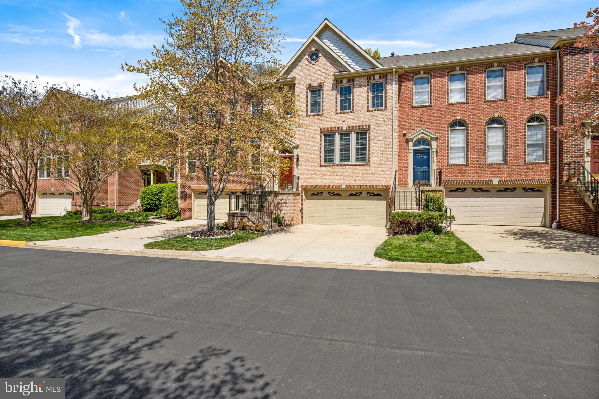 CRESTMONT TOWNHOUSES - Residential