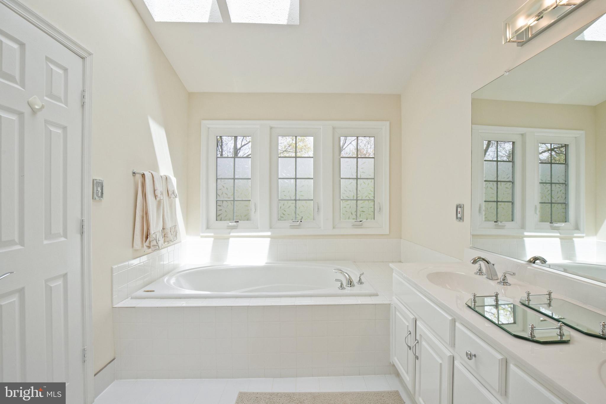 CRESTMONT TOWNHOUSES - Residential