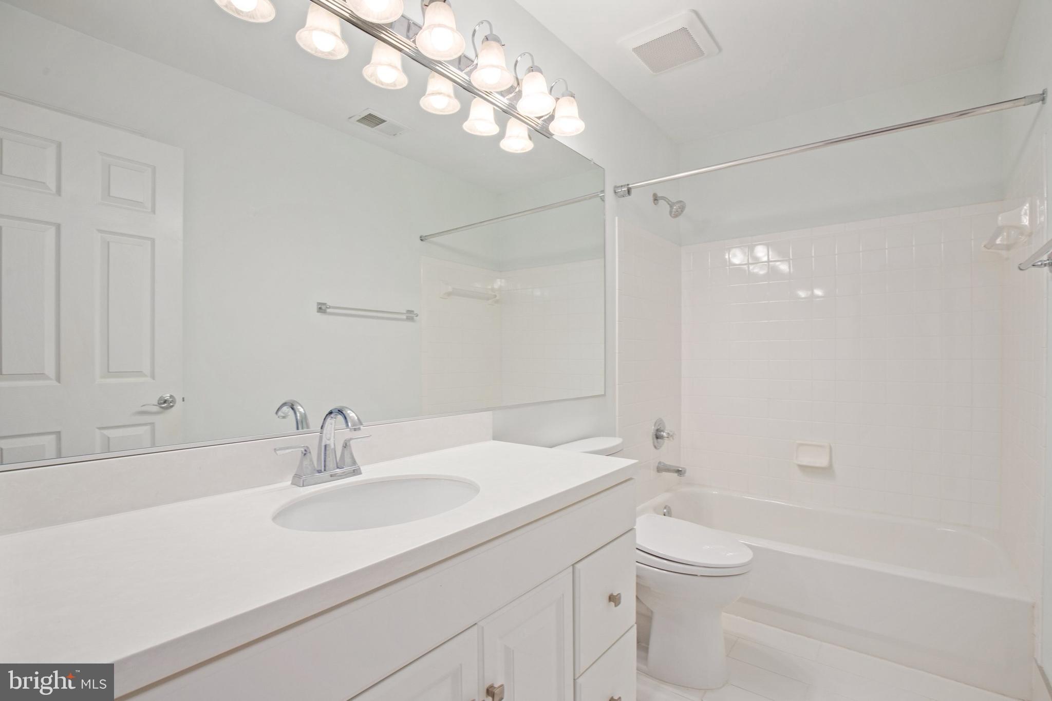 CRESTMONT TOWNHOUSES - Residential