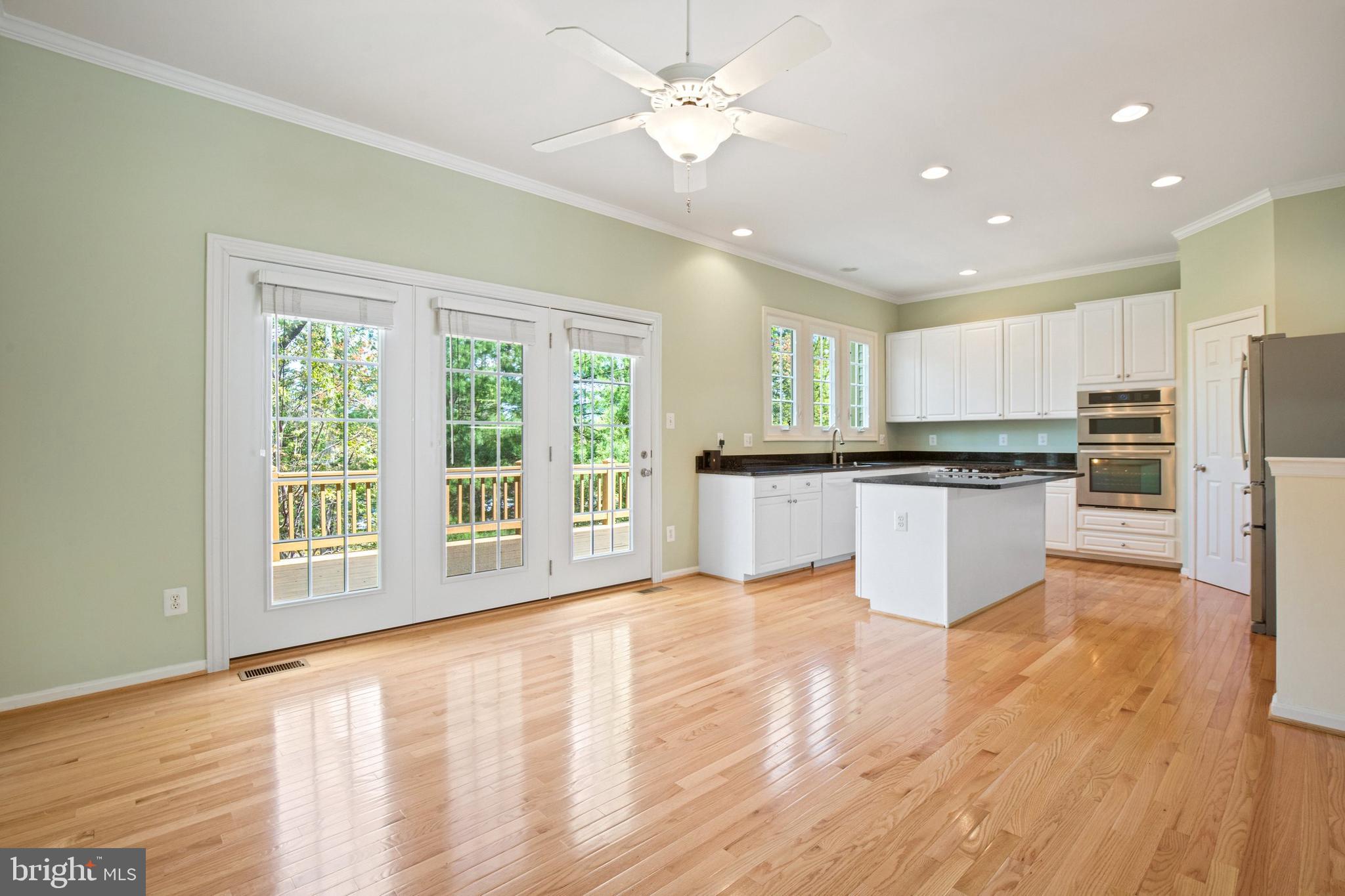 CRESTMONT TOWNHOUSES - Residential