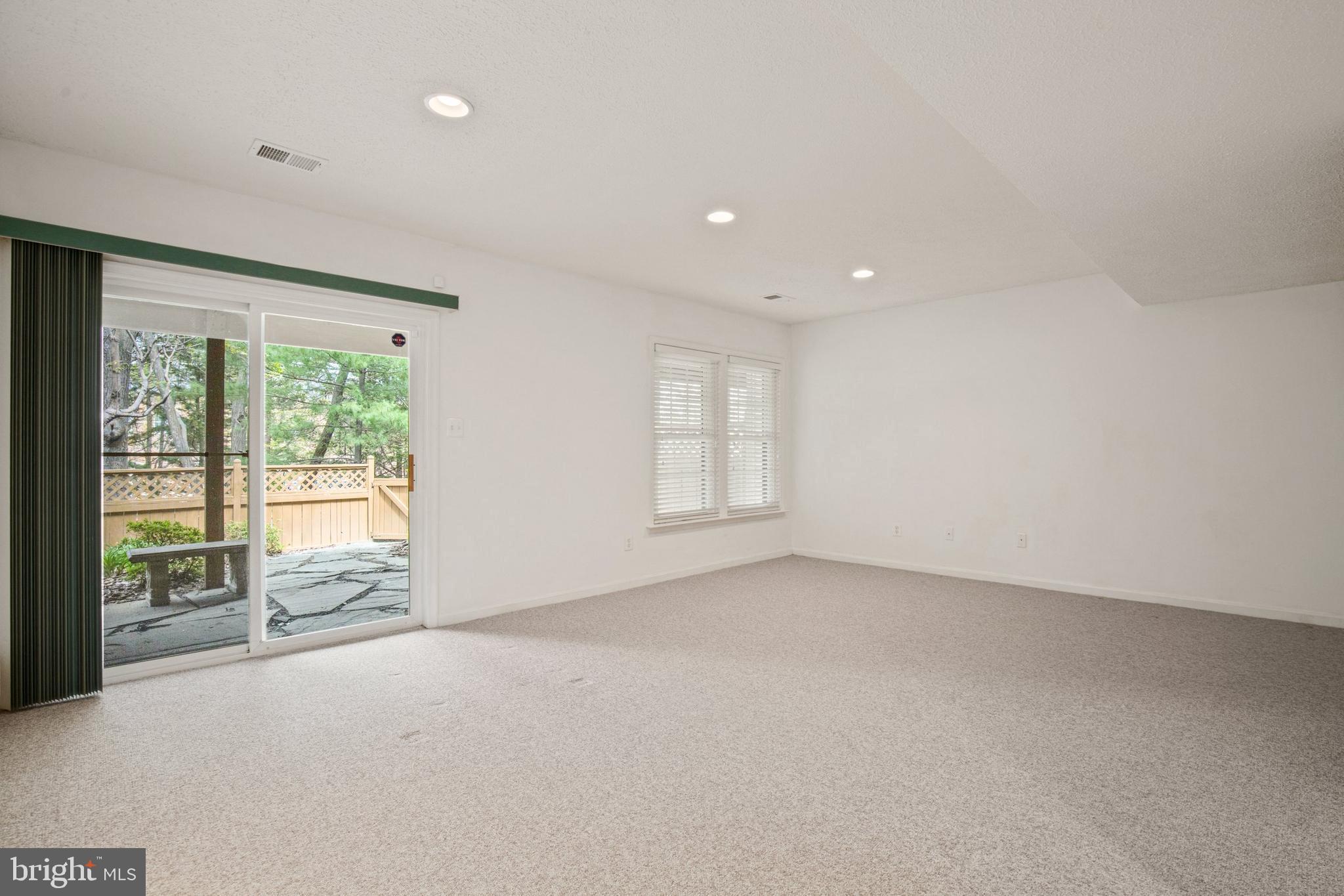 CRESTMONT TOWNHOUSES - Residential