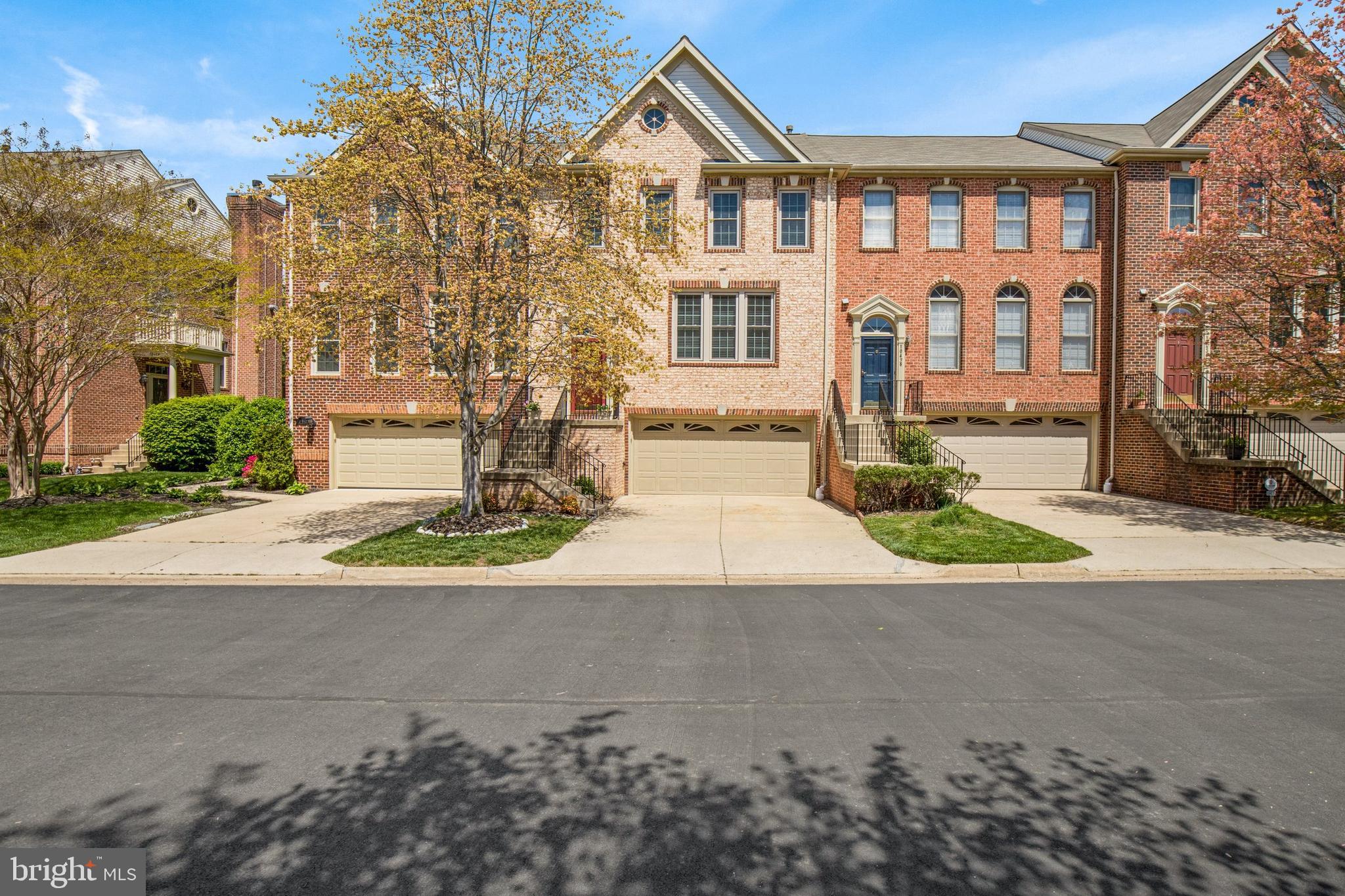 CRESTMONT TOWNHOUSES - Residential