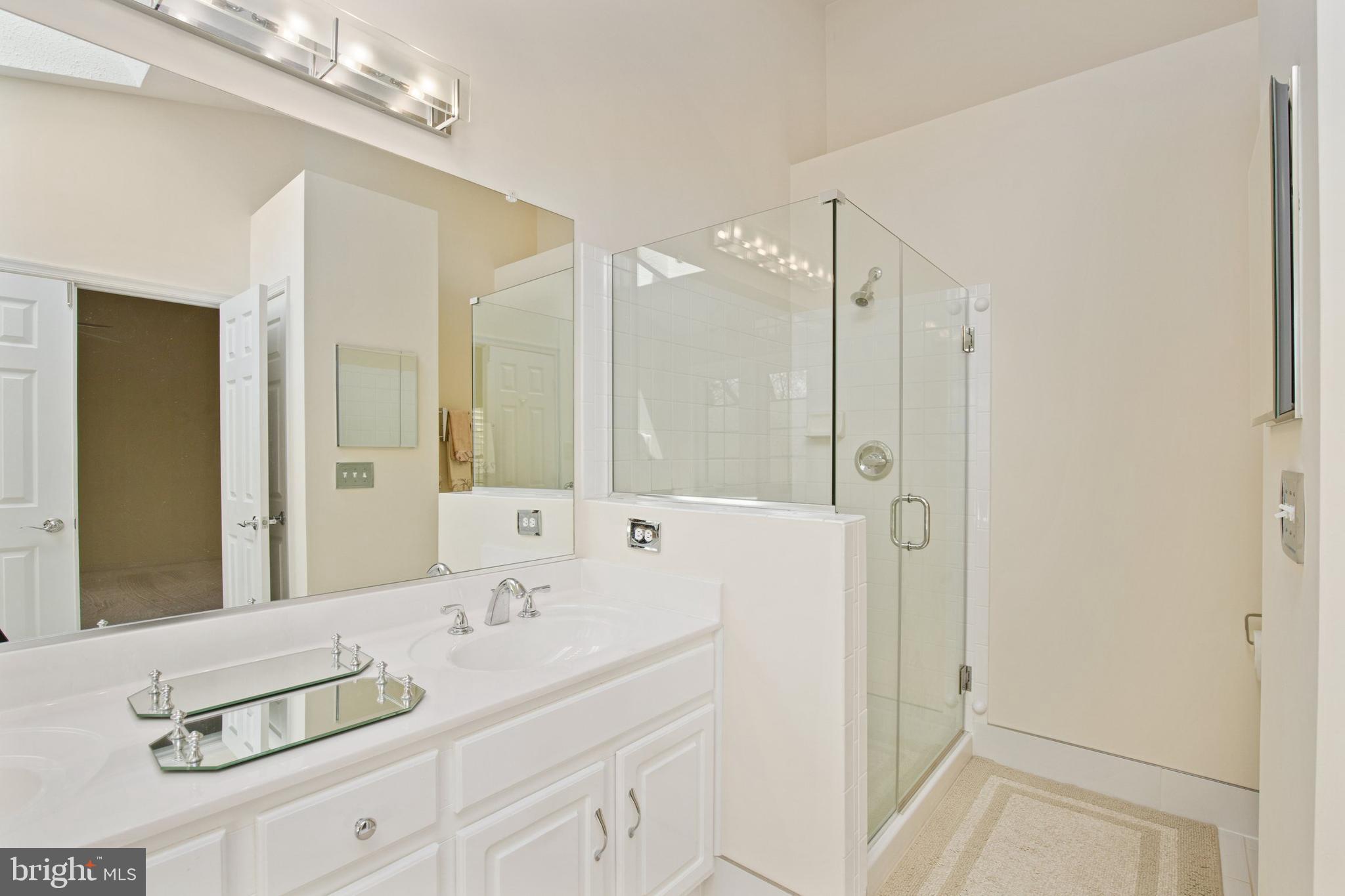 CRESTMONT TOWNHOUSES - Residential