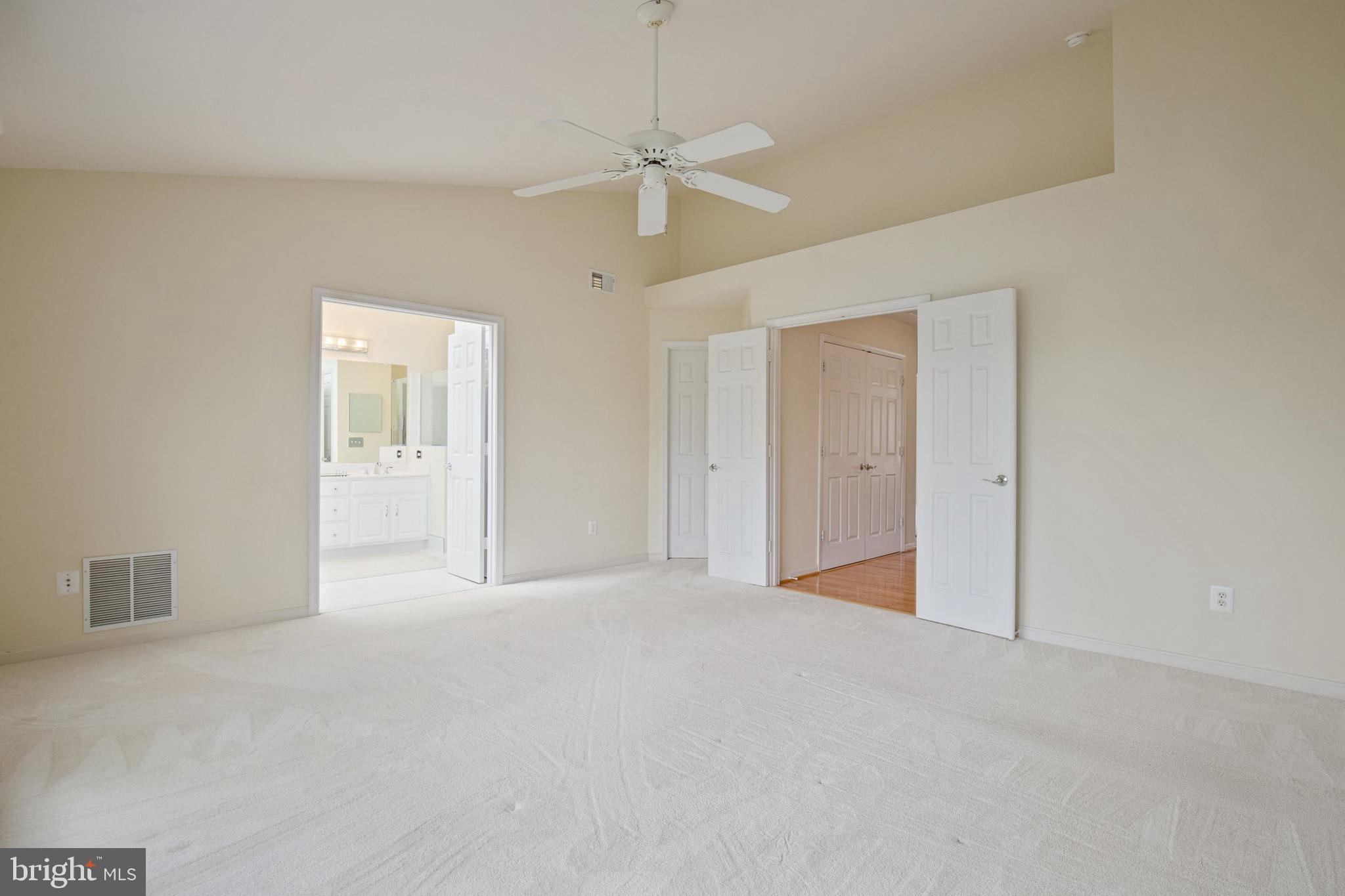 CRESTMONT TOWNHOUSES - Residential