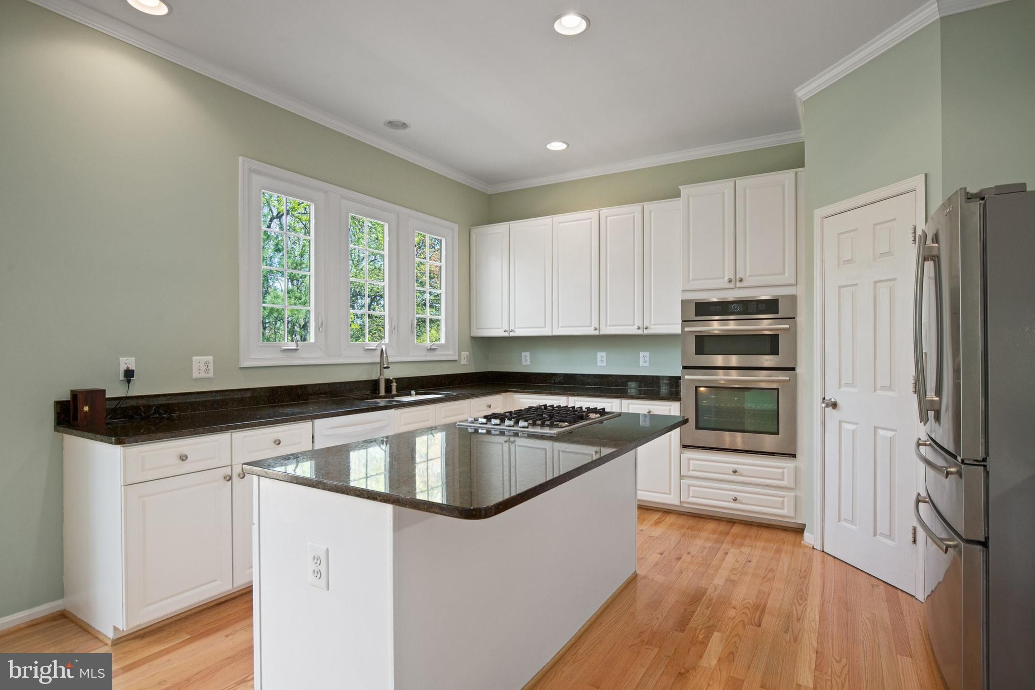 CRESTMONT TOWNHOUSES - Residential