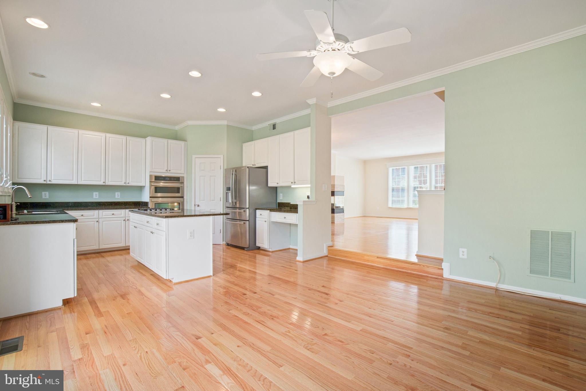 CRESTMONT TOWNHOUSES - Residential