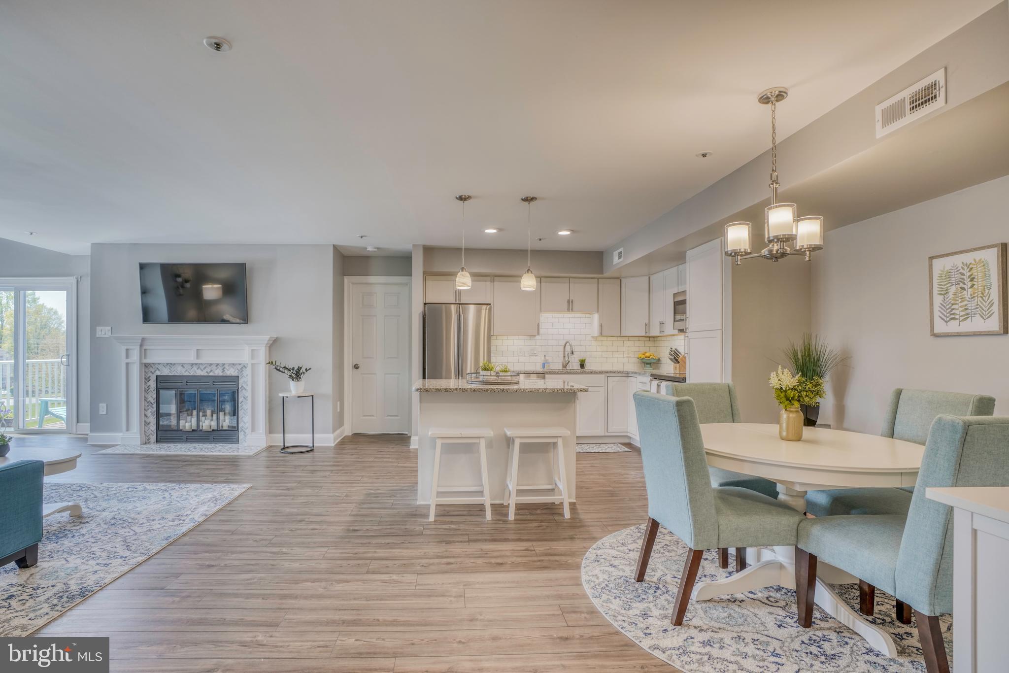 BRENTWOOD CONDO - Residential