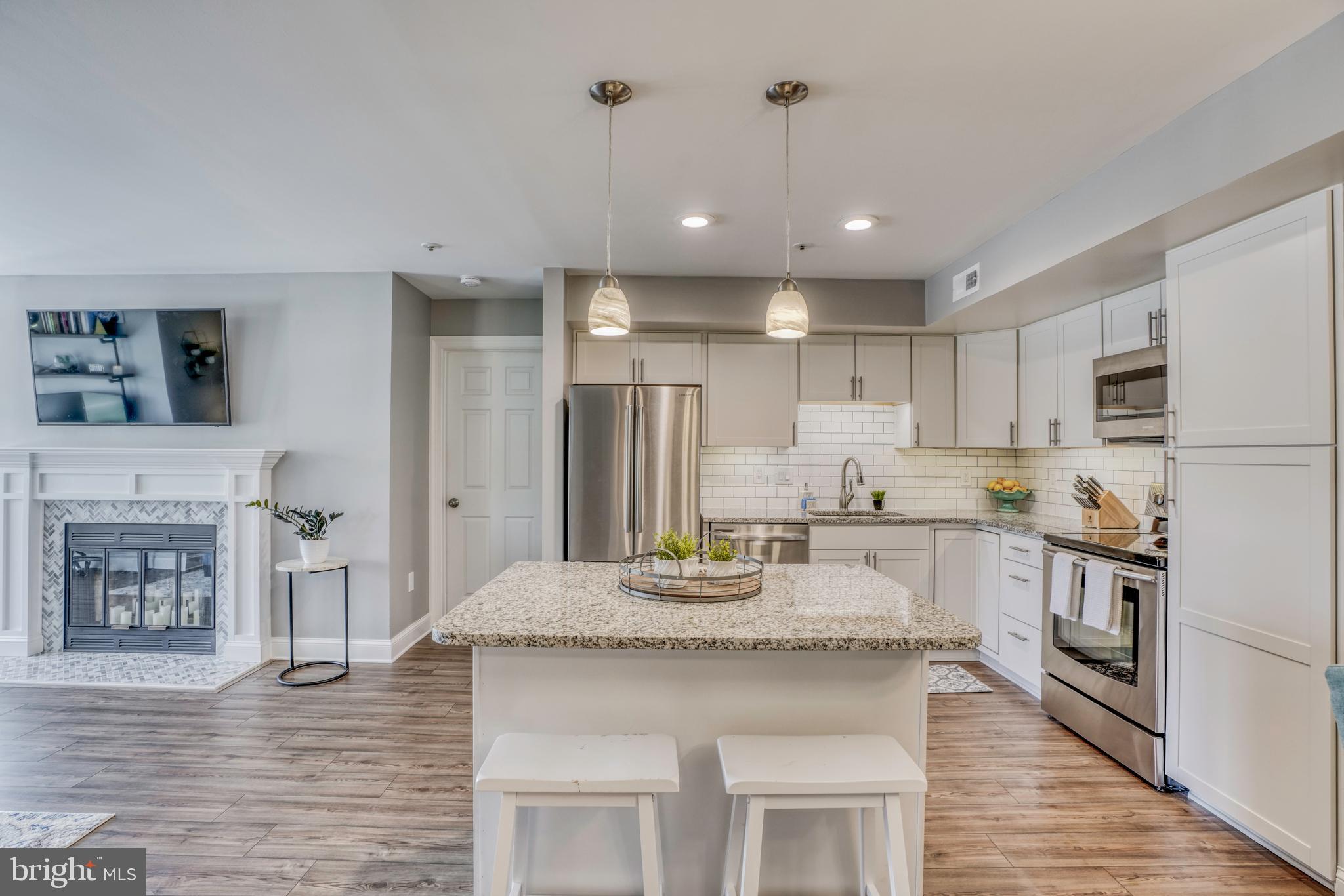 BRENTWOOD CONDO - Residential