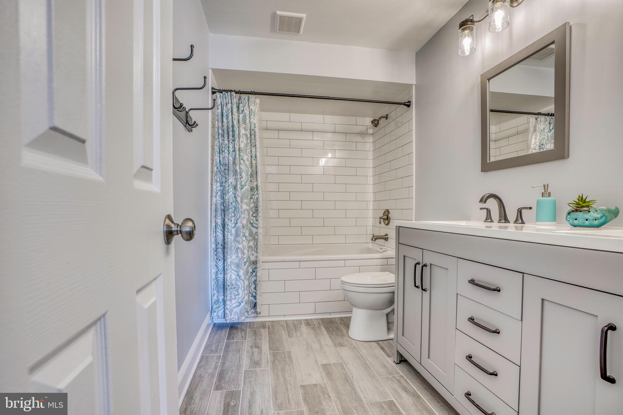 BRENTWOOD CONDO - Residential