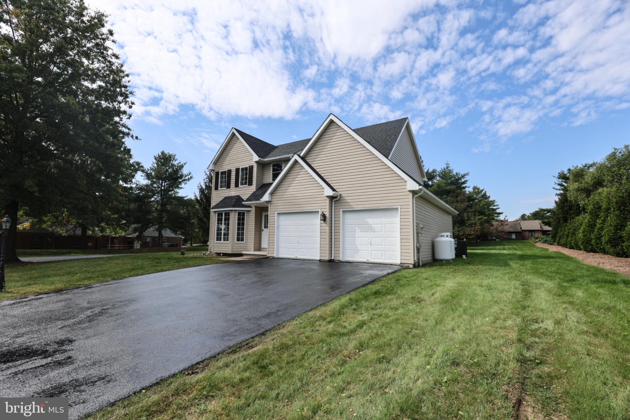 1015 WILLOW DRIVE