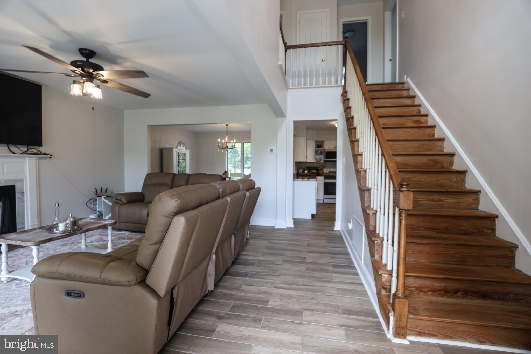 1015 WILLOW DRIVE
