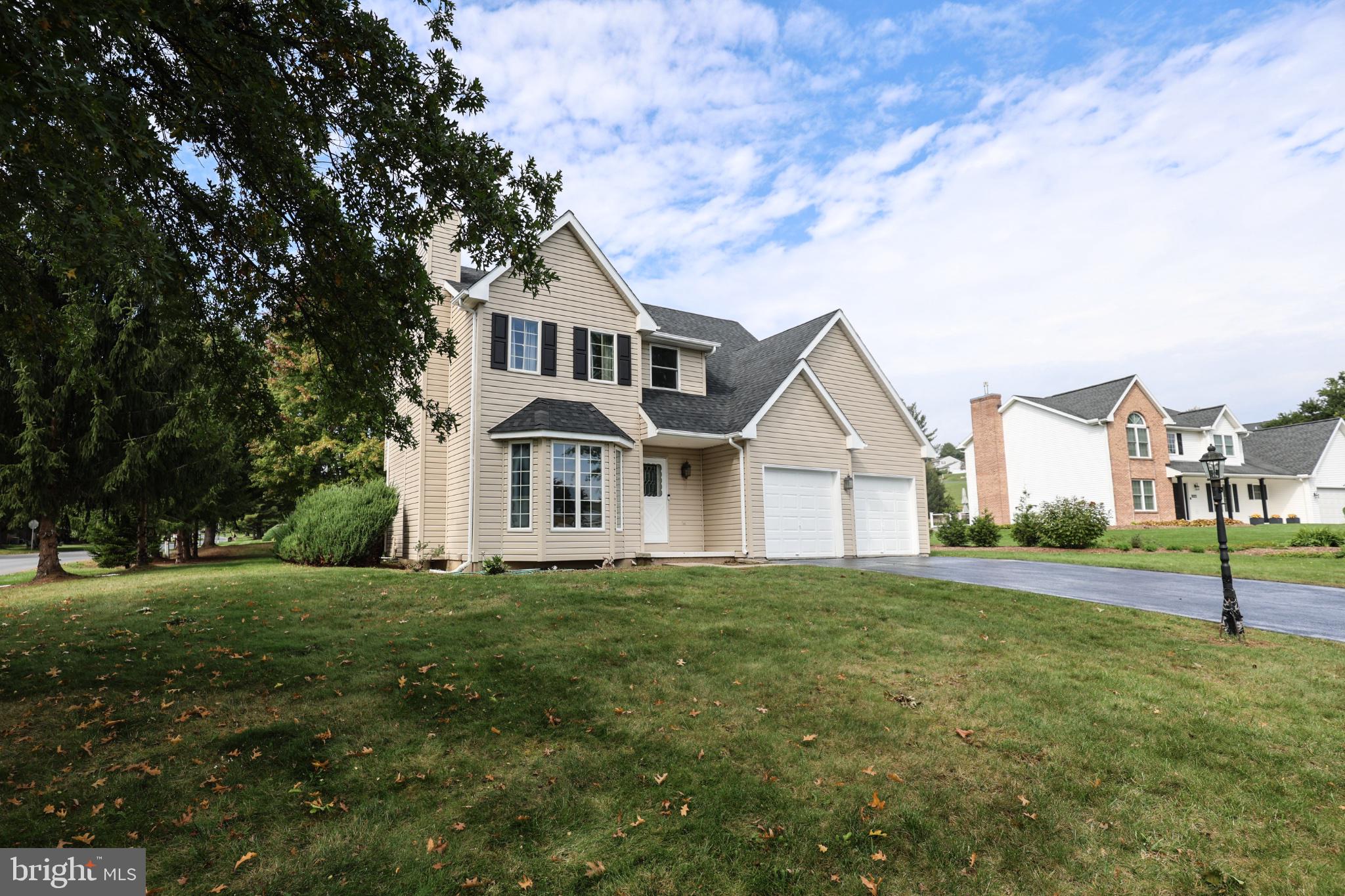 1015 WILLOW DRIVE