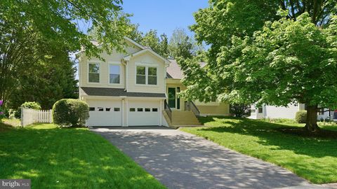 Photo of 10319 Lee Manor Drive, MANASSAS, VA 20110 (MLS # VAMN2010406)