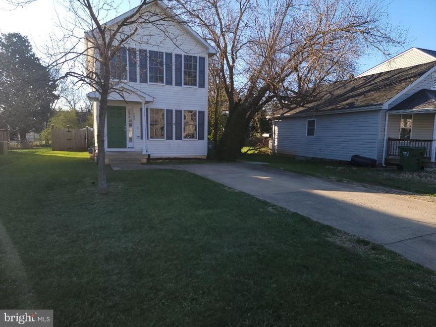 NICE CLEAN AND CHARMING TWO BEDROOM  SINGLE FAMILY HOME WITH LOTS OF NATURAL LIGHT COMING IN. MAIN LEVEL WITH AN OPEN CONCEPT LIVING SPACE. NICE OPEN KITCHEN WITH PLENTY OF CABINETS AND COUNTER SPACE. JUST OFF OF THE KITCHEN ENTERS THE FENCED IN BACK YARD! TWO NICE STORAGE SHEDS AND A LARGE GAZEBO STYLE COVERING ON THE BRICK PATIO FOR OUTDOOR ENTERTAINING.   LAMINATES THROUGHOUT THE UPSTAIRS AND MAIN LEVEL WITH A DECORATIVE CARPET RUNNER ON THE STAIRS GOING UP. TWO NICE SIZE BEDROOMS WITH THEIR OWN BATHS ATTACHED. WASHER AND DRYER ARE ON THE UPPER BEDROOM LEVEL. SO MUCH TO SEE TO REALLY APPRECIATE.  CLOSE TO DOWNTOWN FREDERICKSBURG. VRE...ABOUT 2.5 MILES AWAY.  ON LINE APPLICATIONS ONLY. FIRST MONTH'S RENT, SECURITY DEPOSIT AND IF APPLICABLE PET DEPOSIT ($500.00 PER PET) .  GOOD CREDIT A MUST!