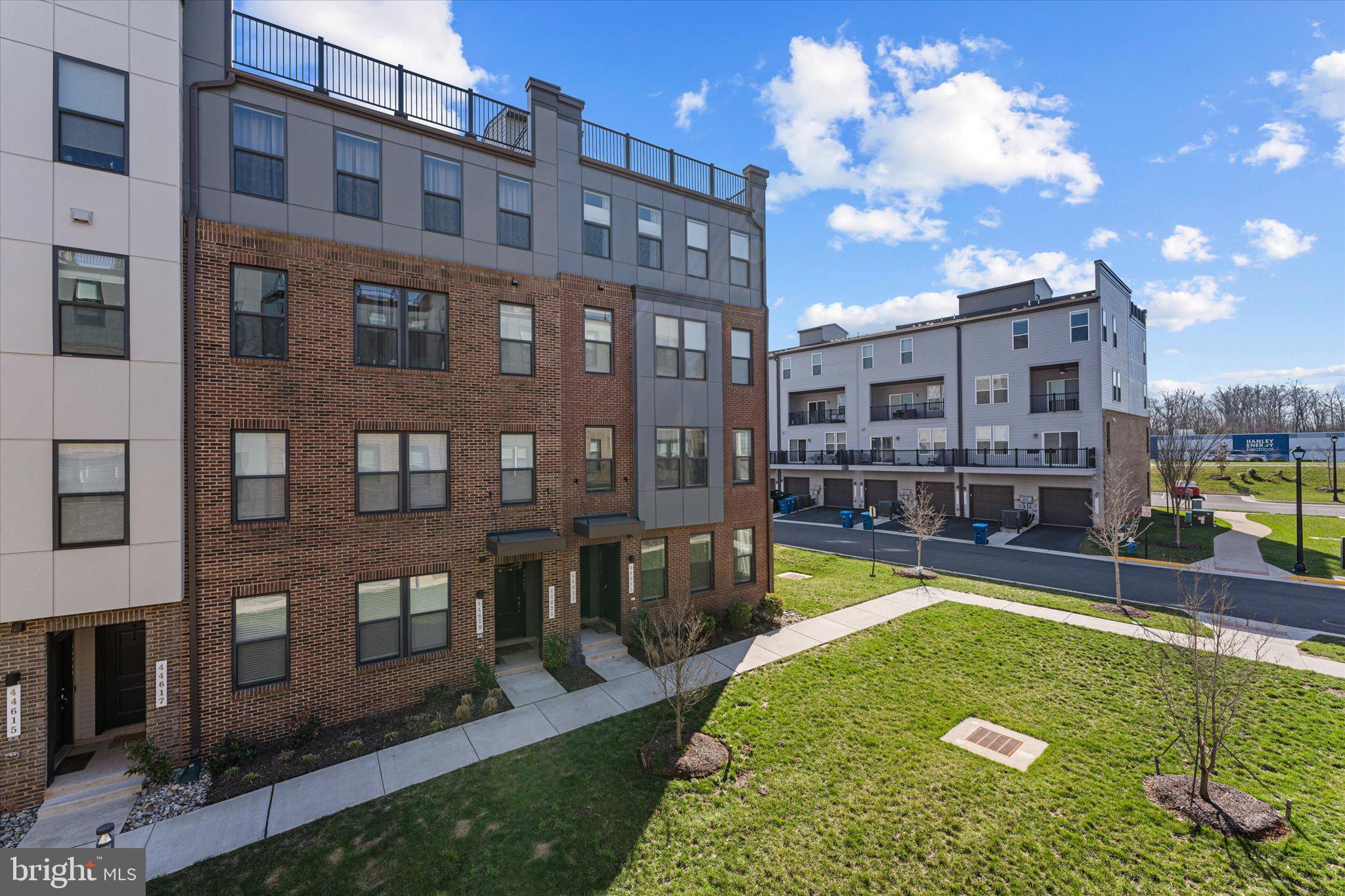 44625 WOLFHOUND SQUARE