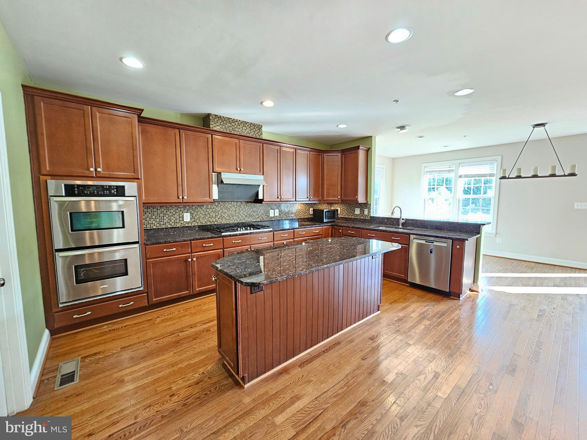 URBANA HIGHLANDS - Residential Lease