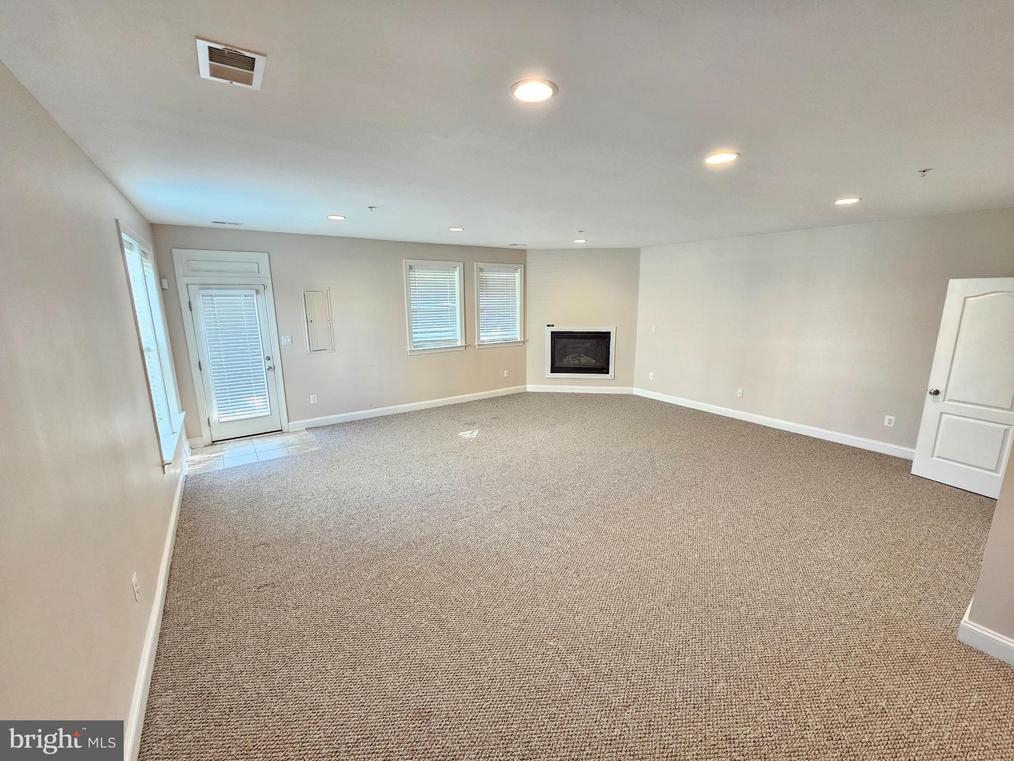 URBANA HIGHLANDS - Residential Lease