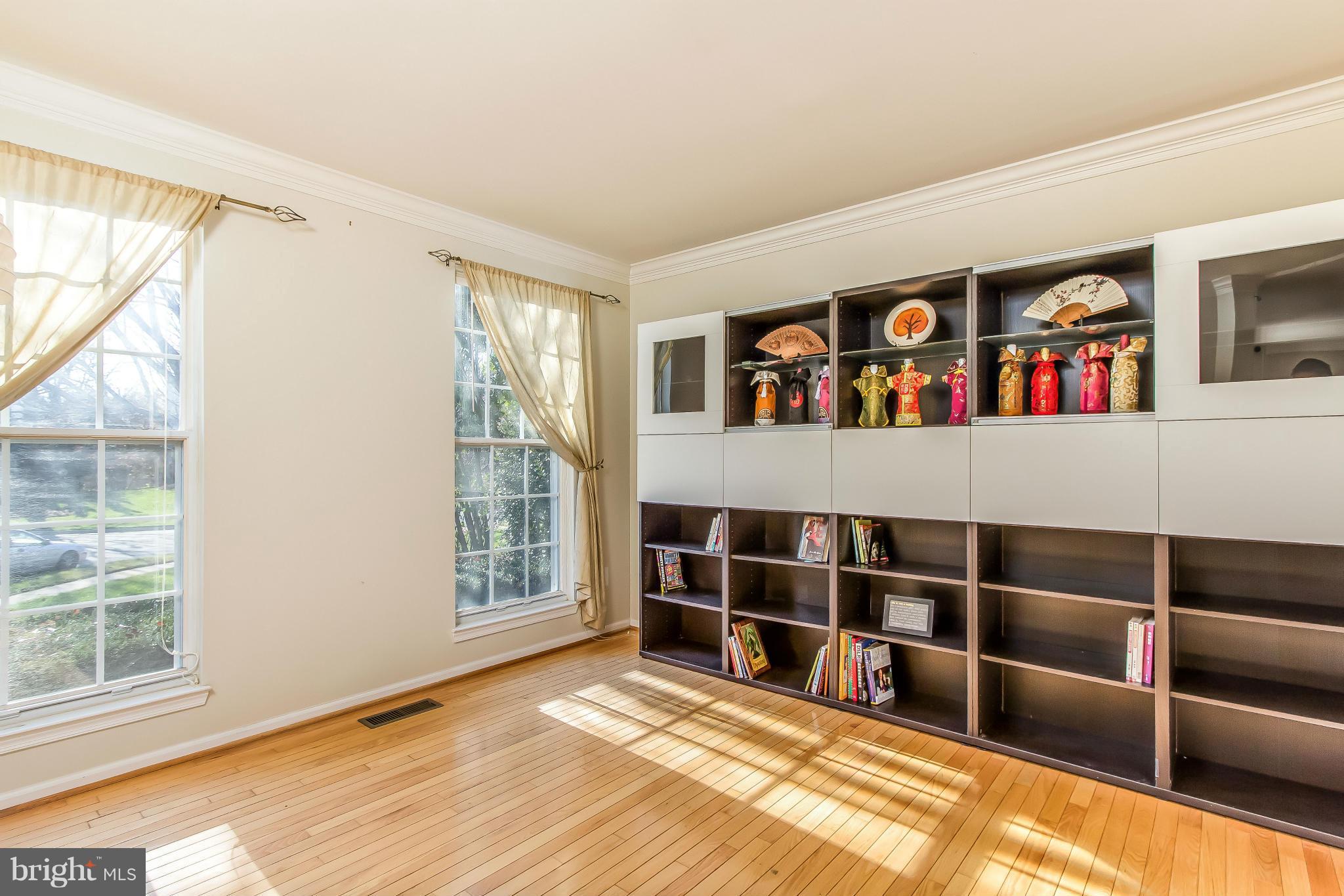 POTOMAC LAKES - Residential