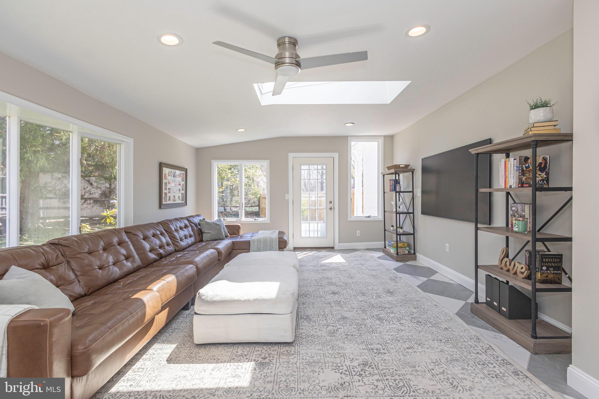 MOUNT EYRE MANOR - Residential