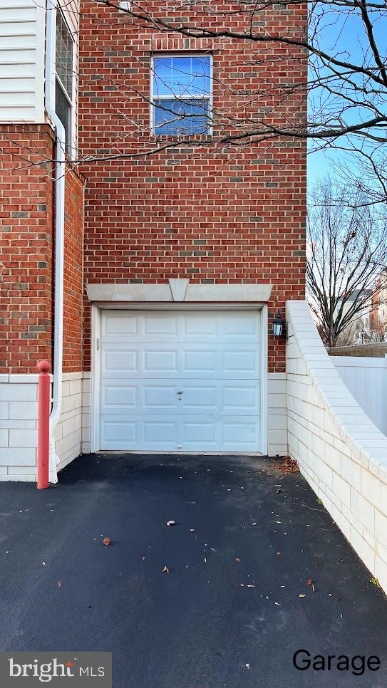 RIVER HILL - Residential Lease