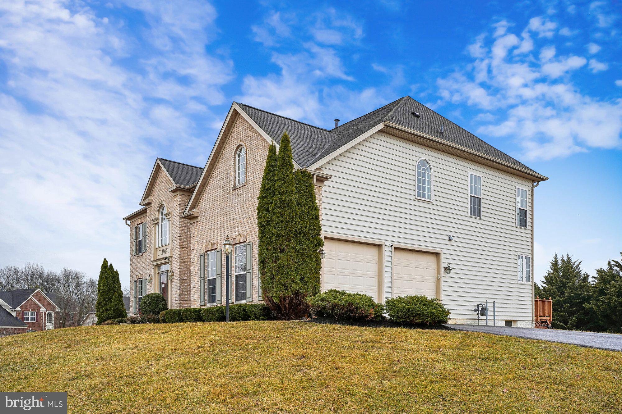 PARADISE MANOR - Residential