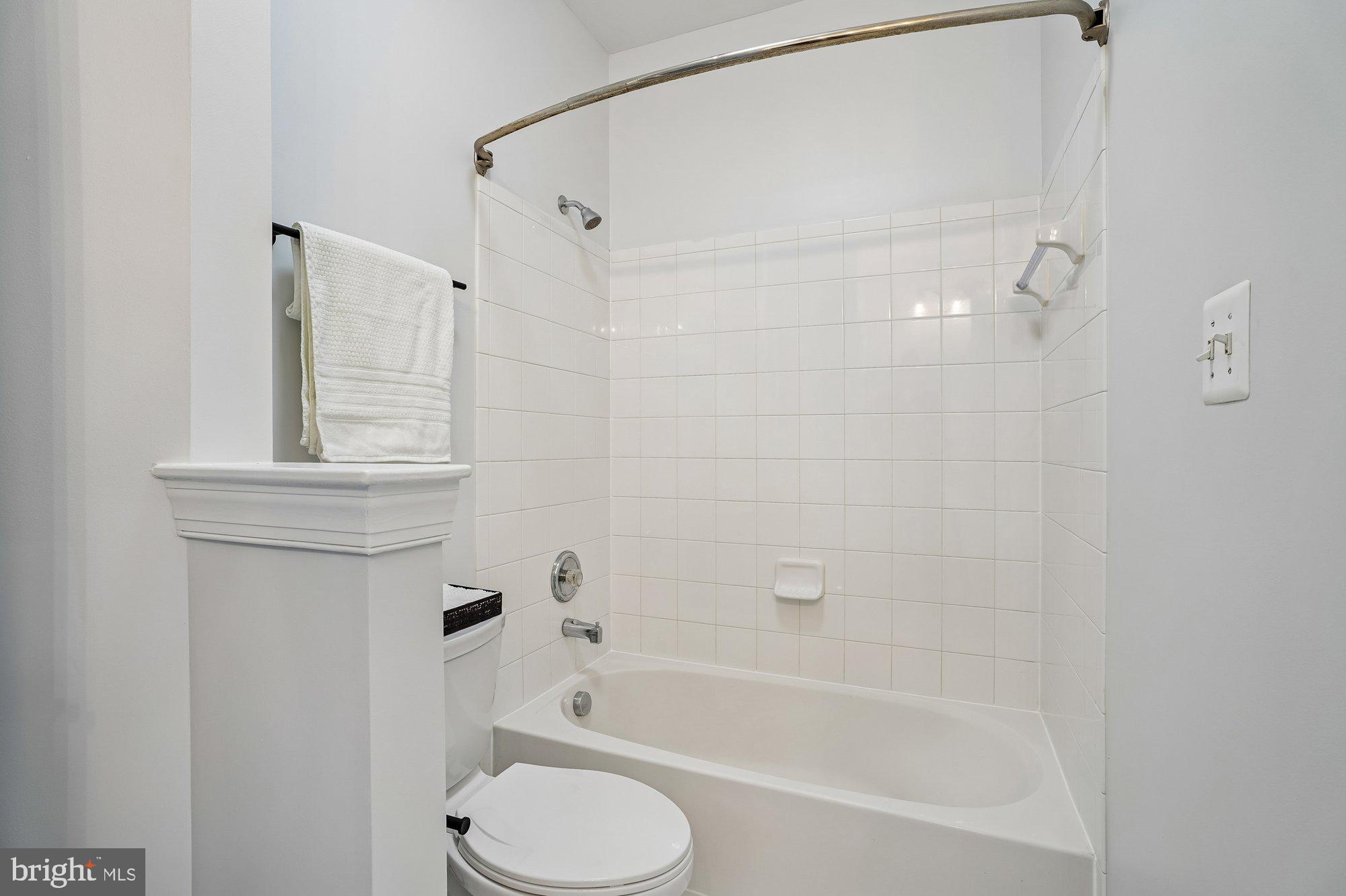 PARADISE MANOR - Residential