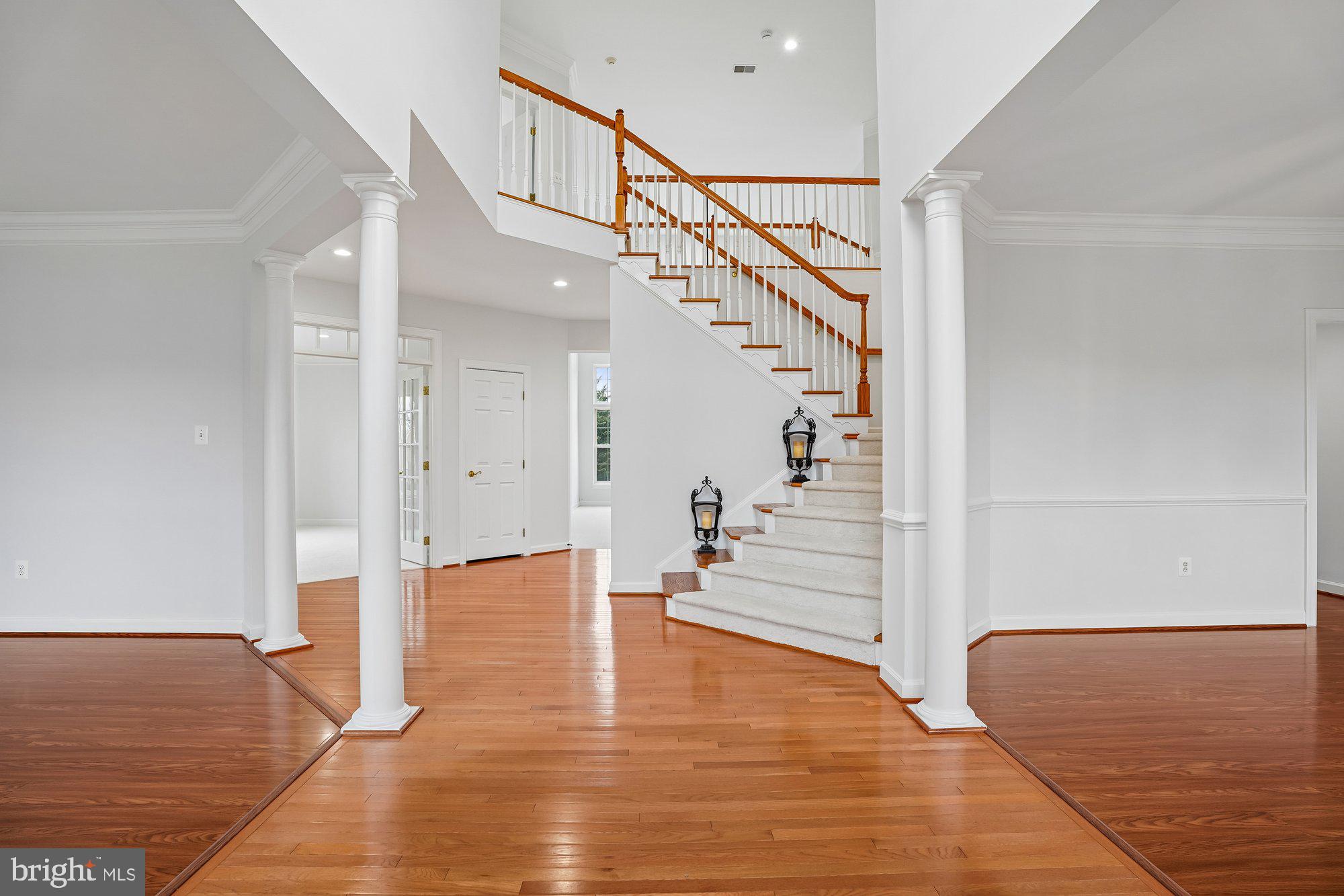 PARADISE MANOR - Residential