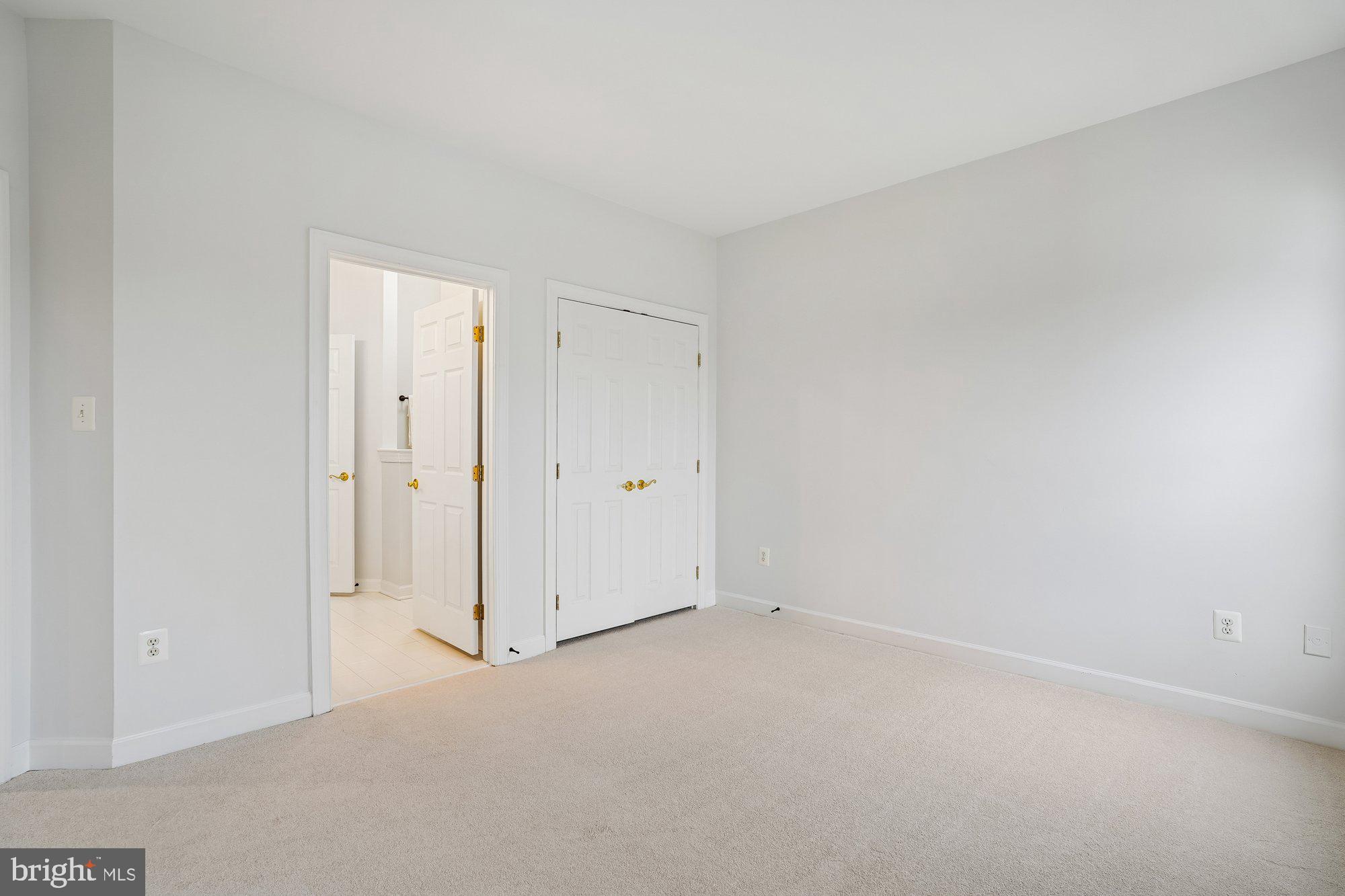 PARADISE MANOR - Residential