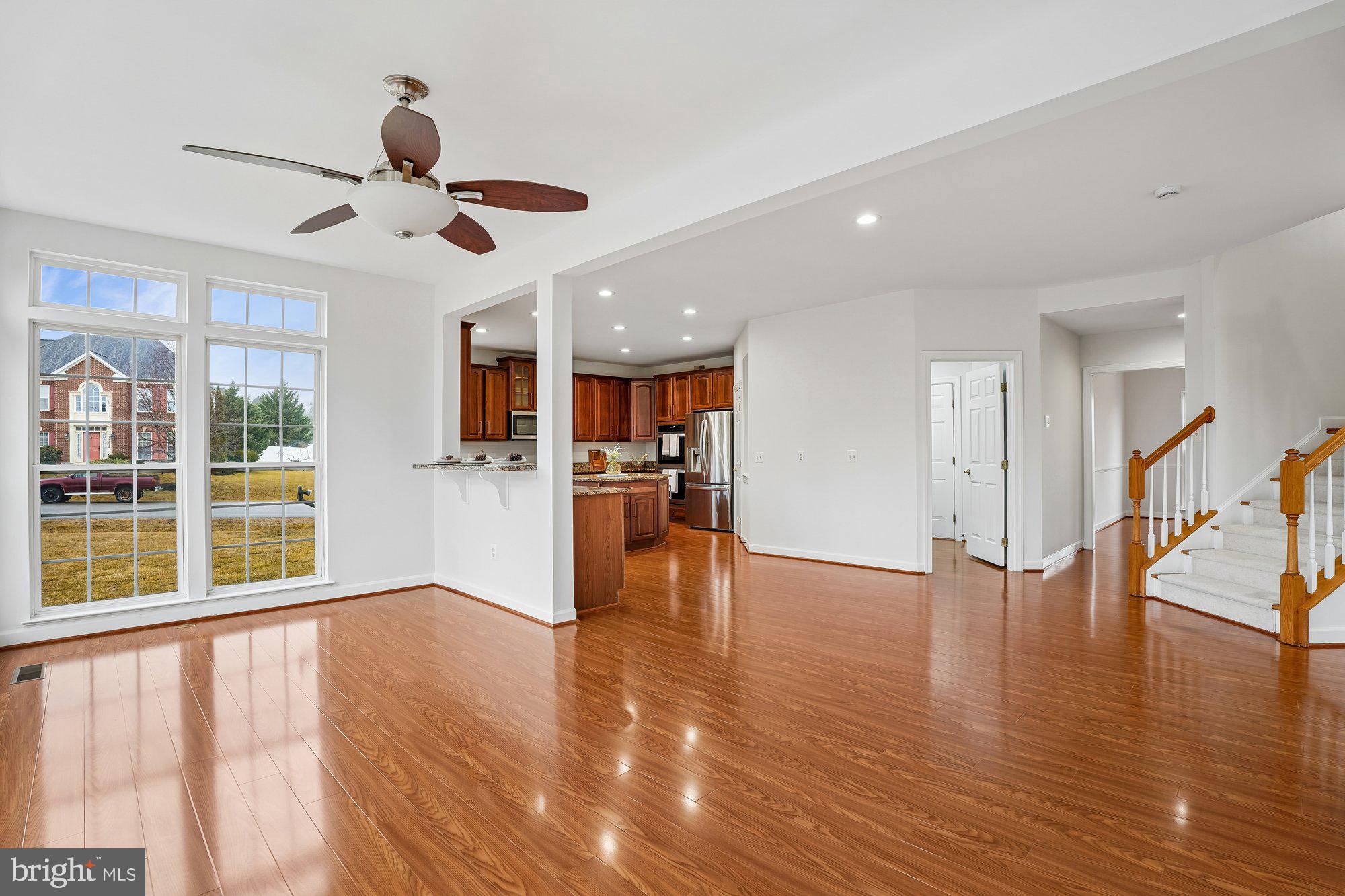 PARADISE MANOR - Residential