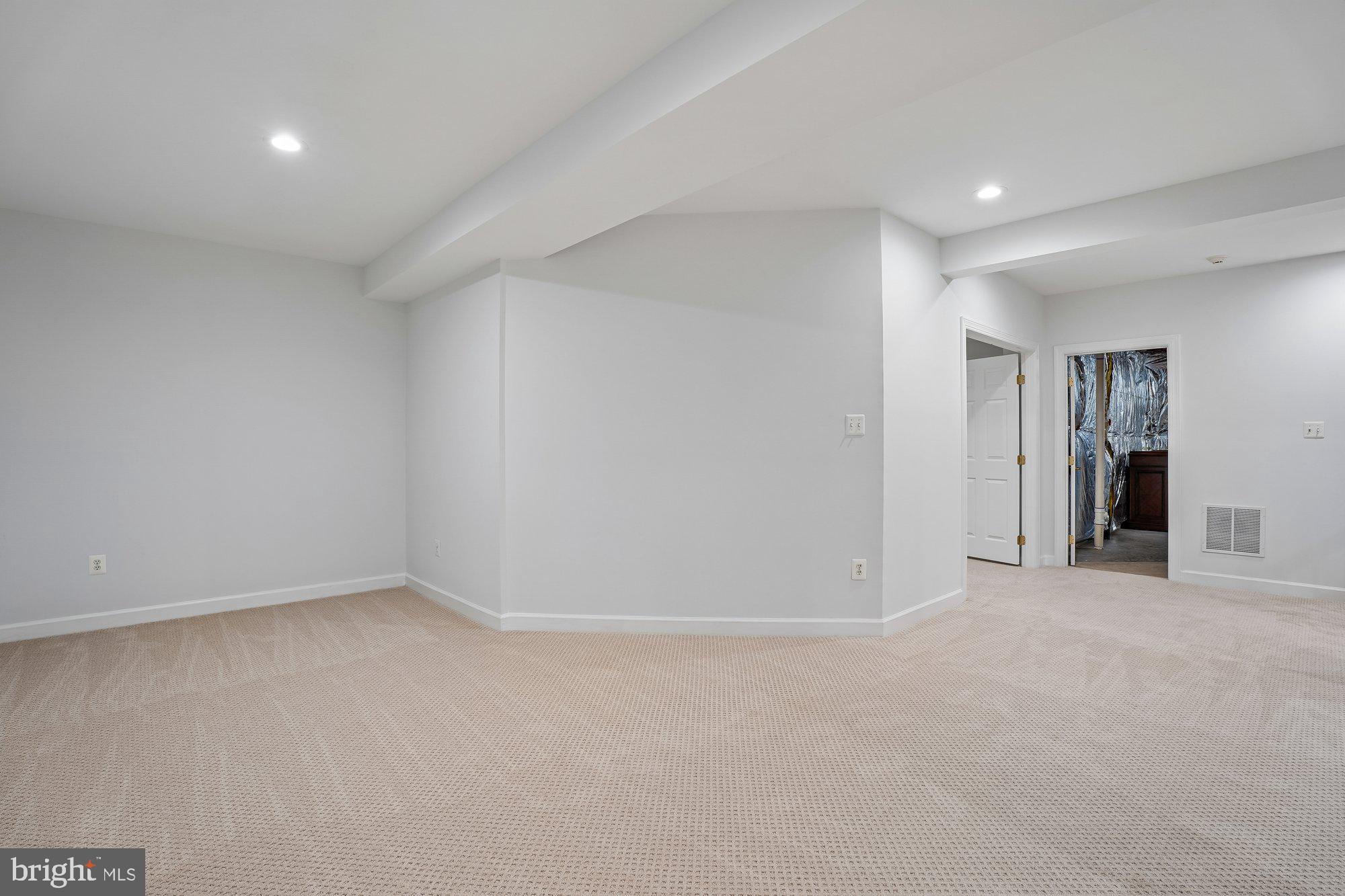 PARADISE MANOR - Residential