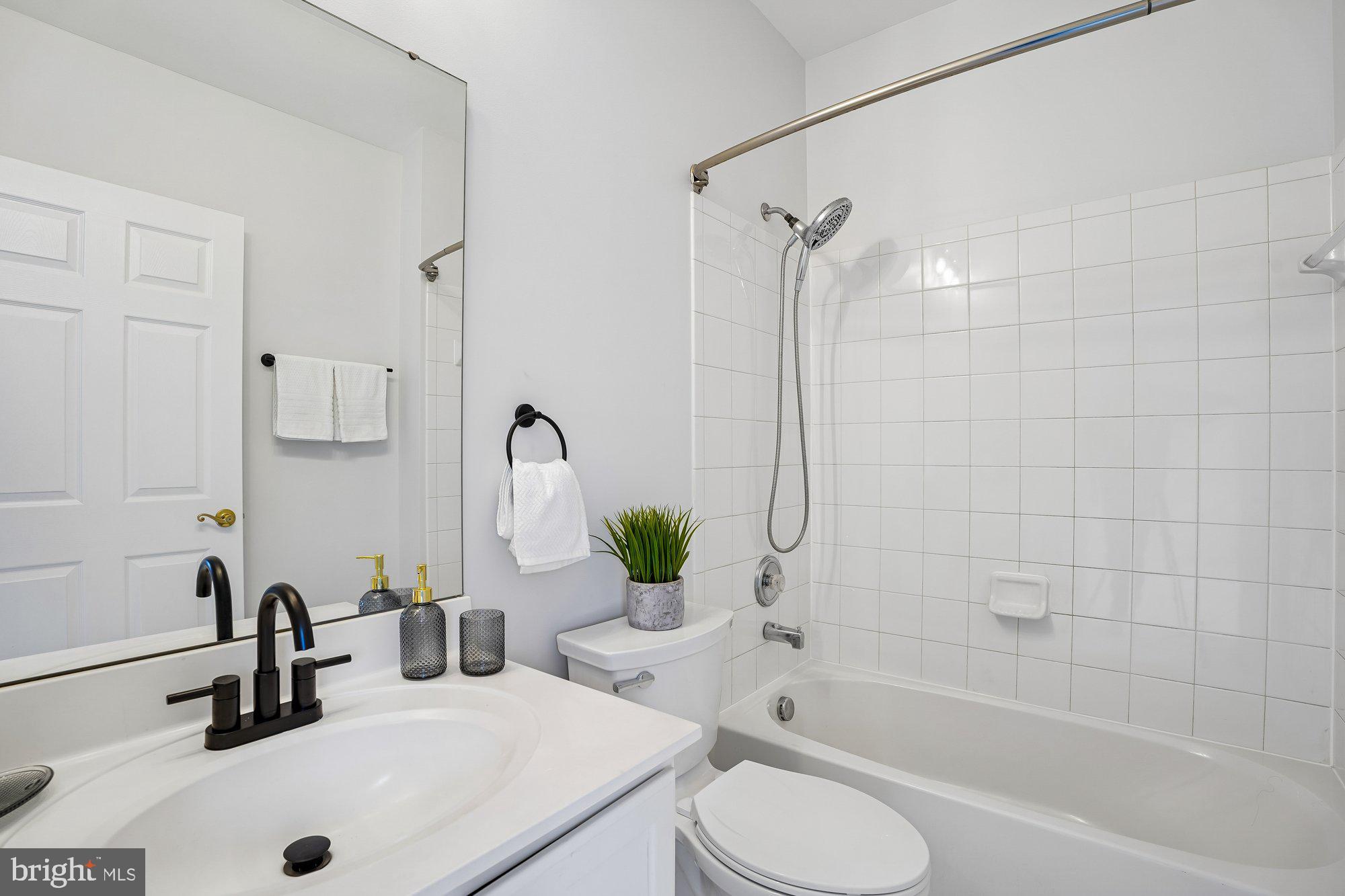 PARADISE MANOR - Residential