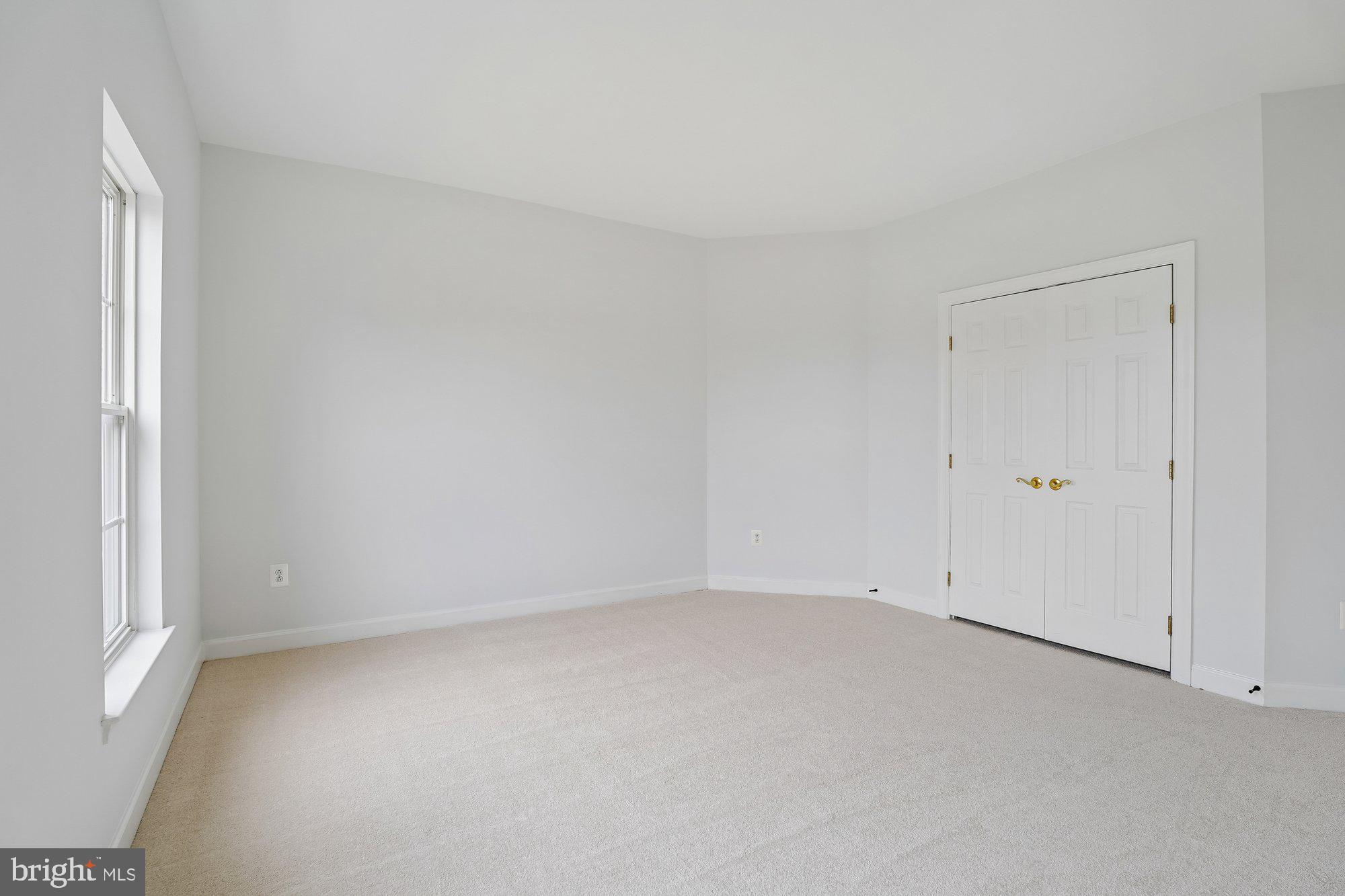 PARADISE MANOR - Residential