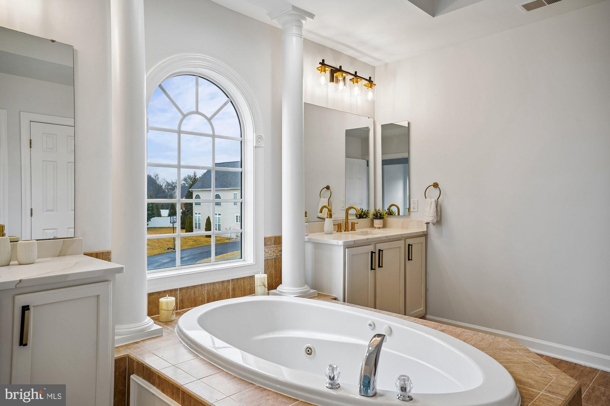 PARADISE MANOR - Residential