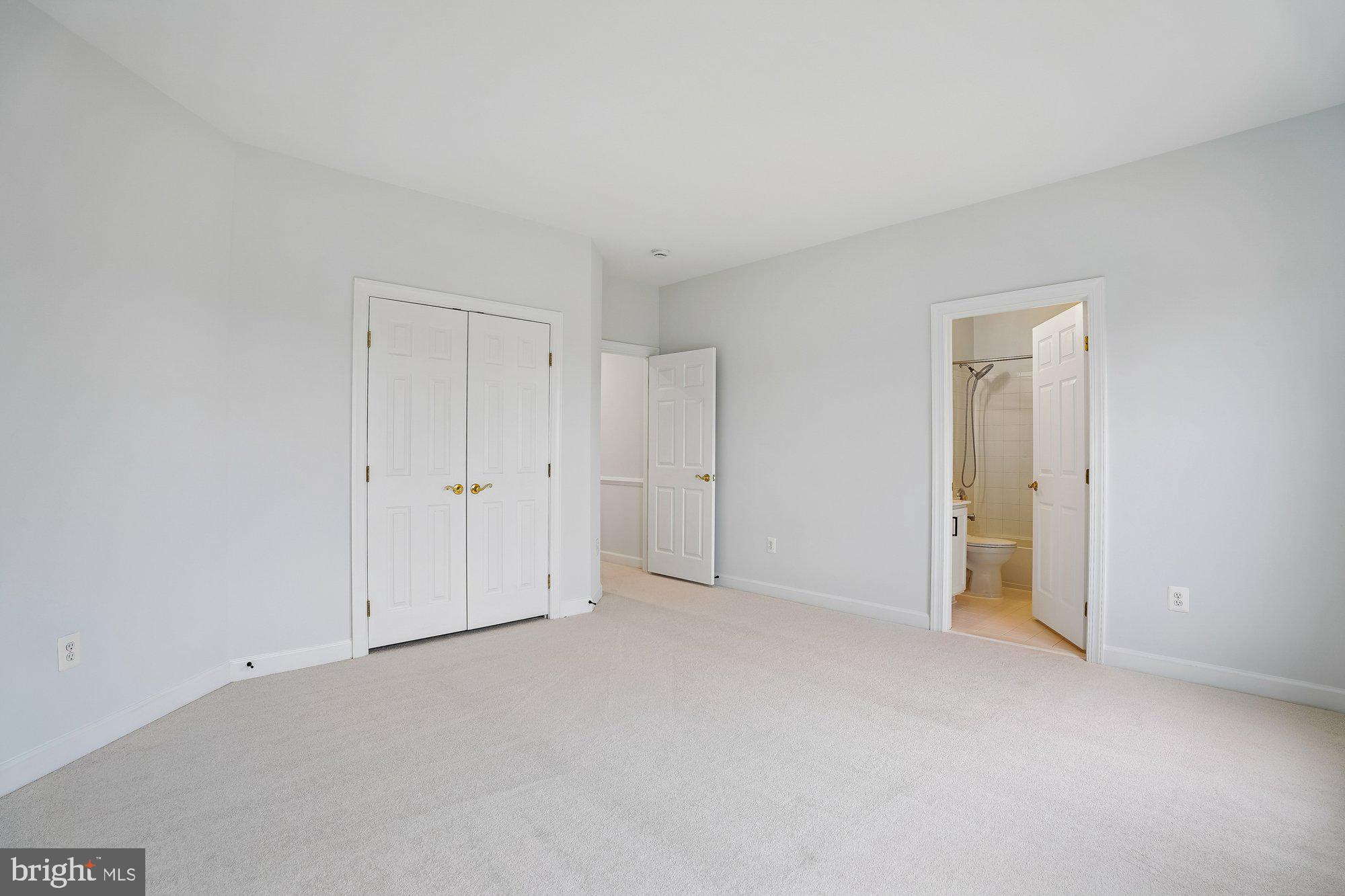 PARADISE MANOR - Residential